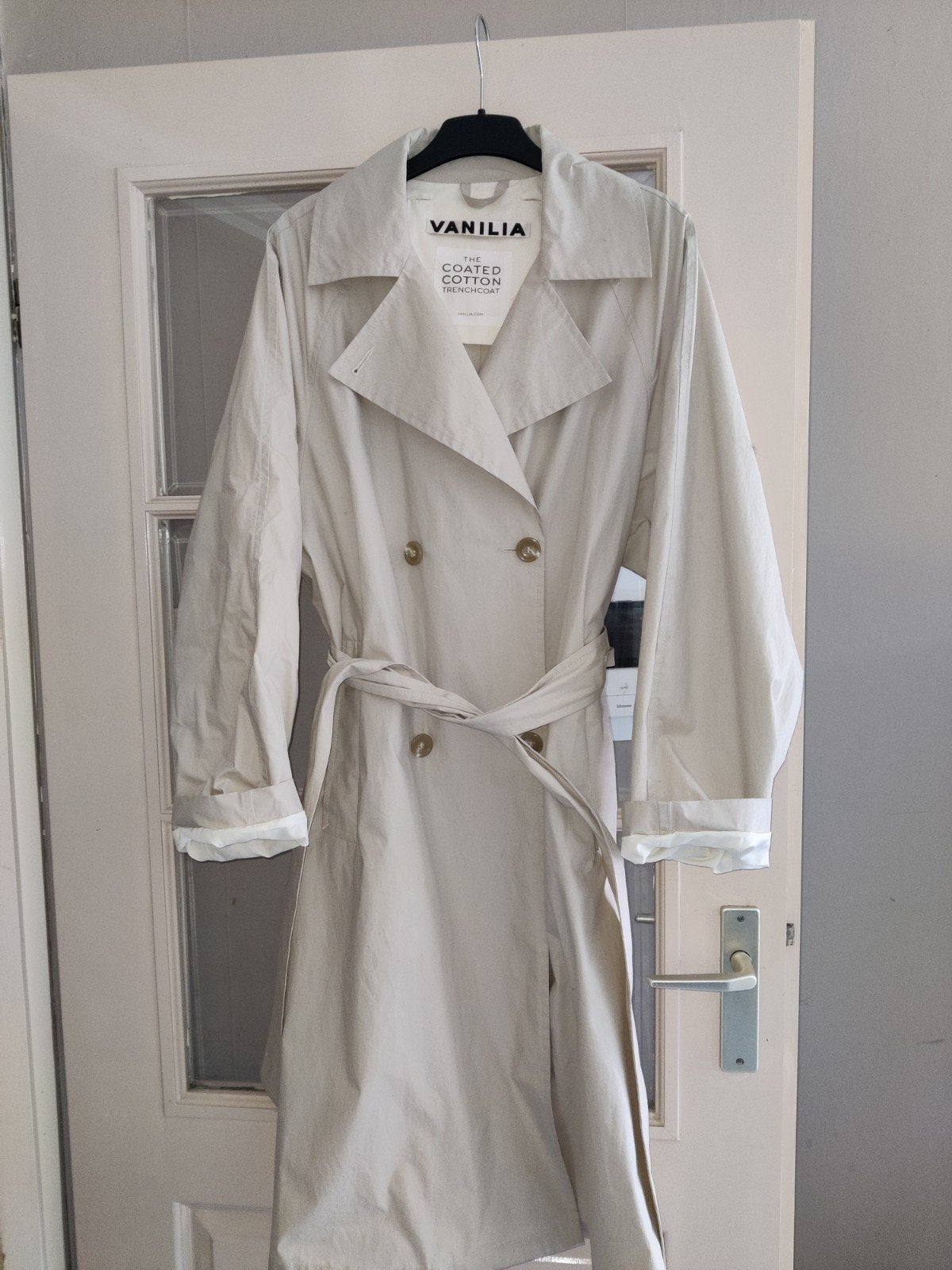 Vanilia trenchcoat maat M, Ophalen of Verzenden, Zo goed als nieuw, Maat 38/40 (M), Beige