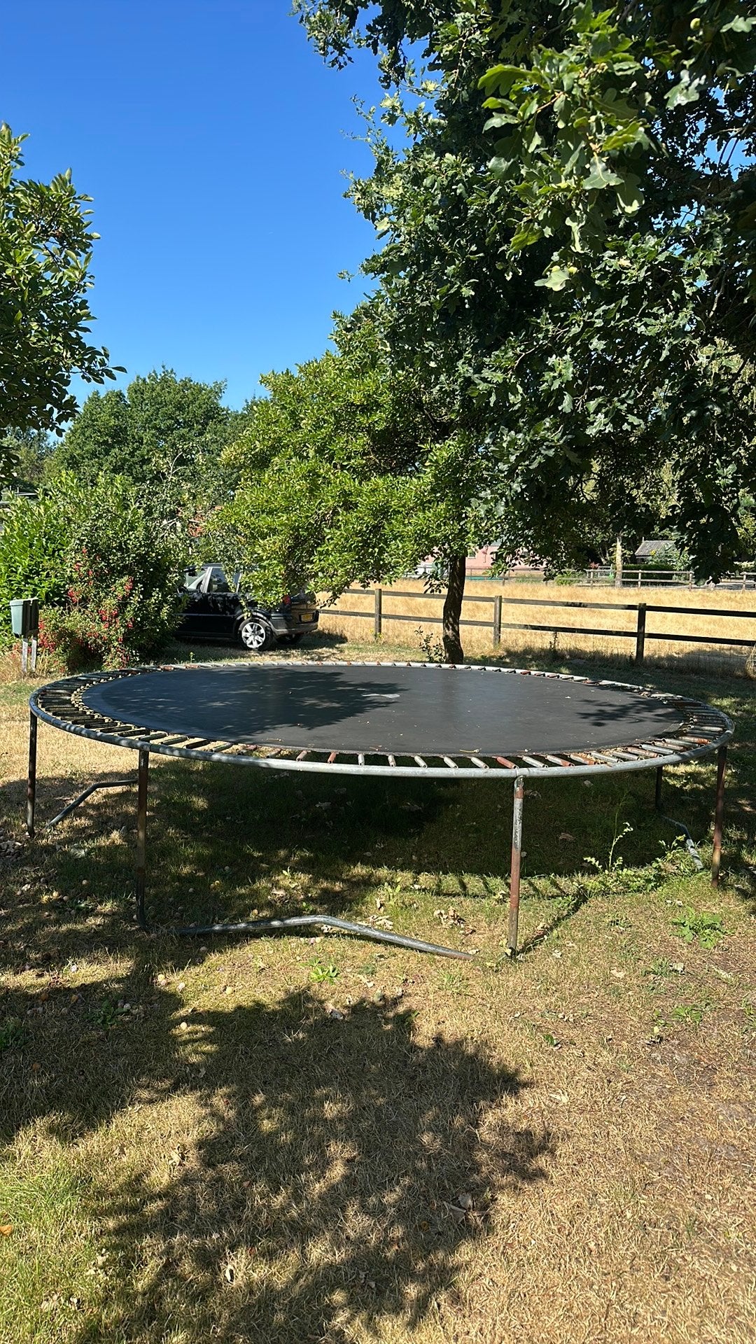 Trampoline redelijke staat zonder rand, Ophalen, Zo goed als nieuw