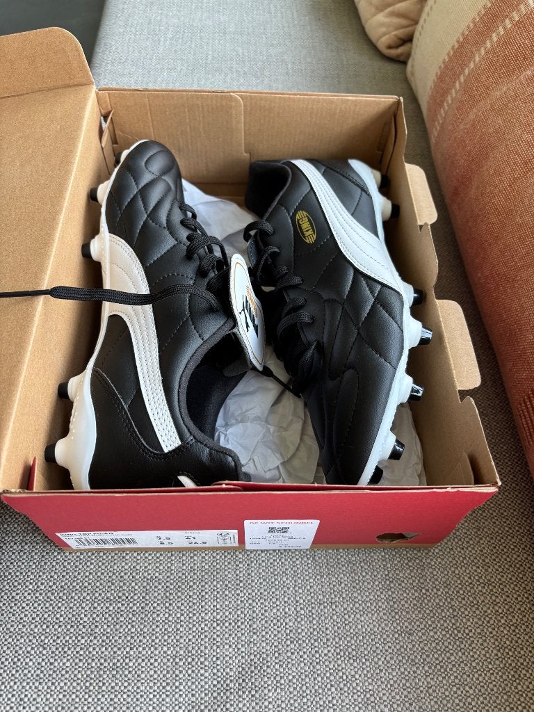 Voetbalschoenen Puma maat 41 nieuw in doos, Maat XS of kleiner, Schoenen, Nieuw, Ophalen of Verzenden