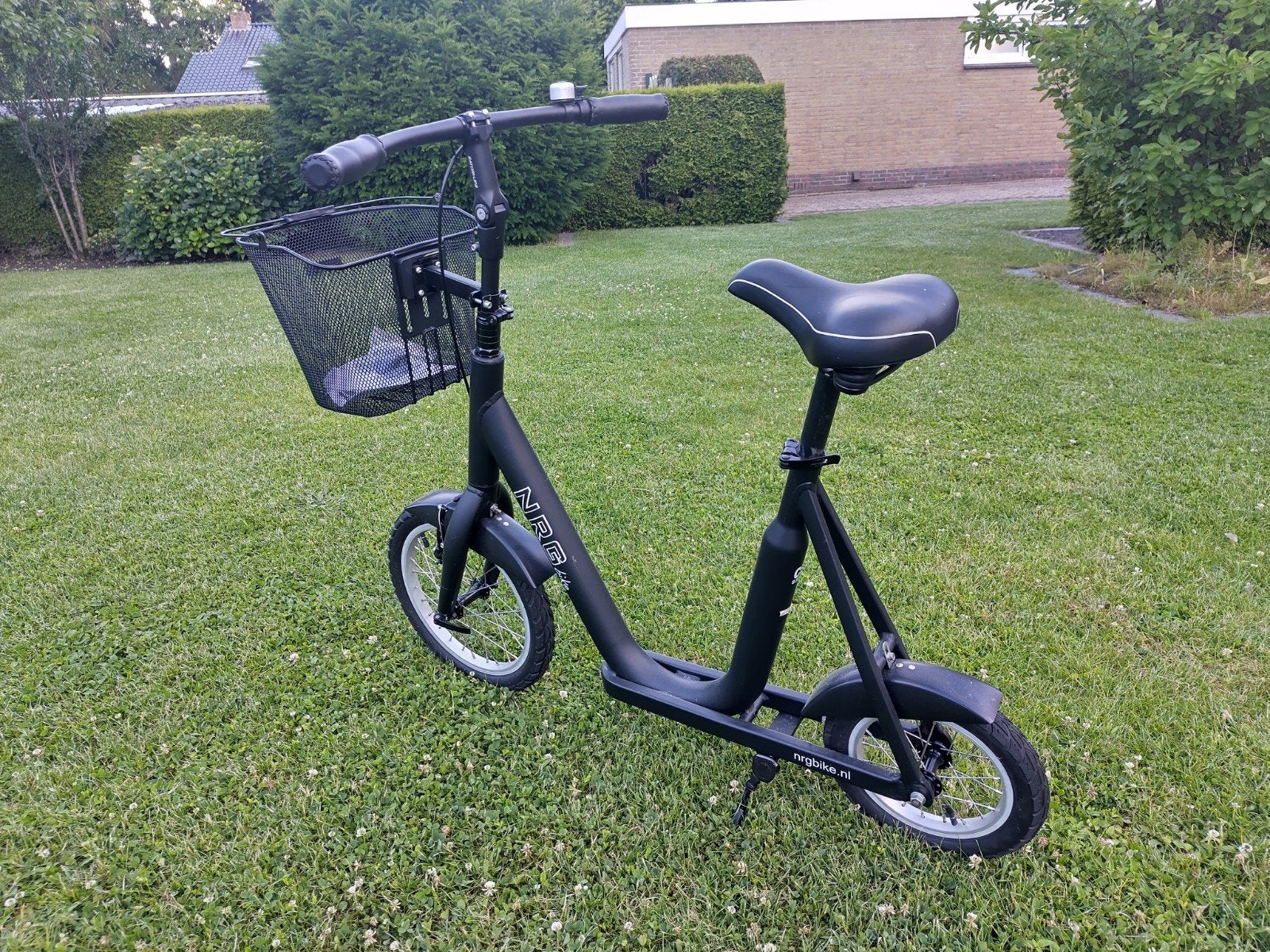 NRG Bike loopfiets met mandje, Fietsen en Brommers, Steps, Zo goed als nieuw, Gewone step, Ophalen of Verzenden