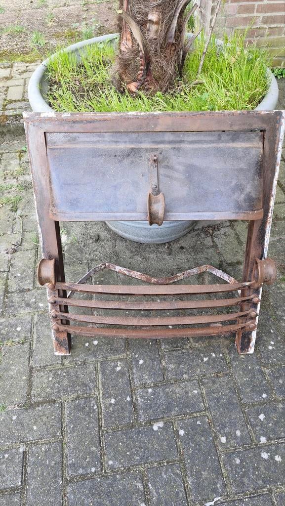 Antieke gietijzeren haardplaat en haardrooster, Huis en Inrichting, Haarden, Ophalen