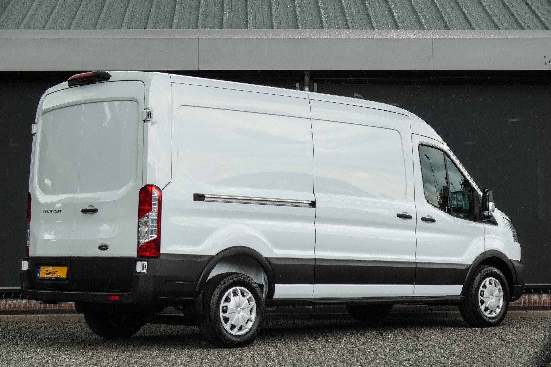 Ford Transit L3H2 2.0Tdci 130PK | Trend 350 | Achteruitrijca, Voorwielaandrijving, 12 maanden, Stof, Zwart