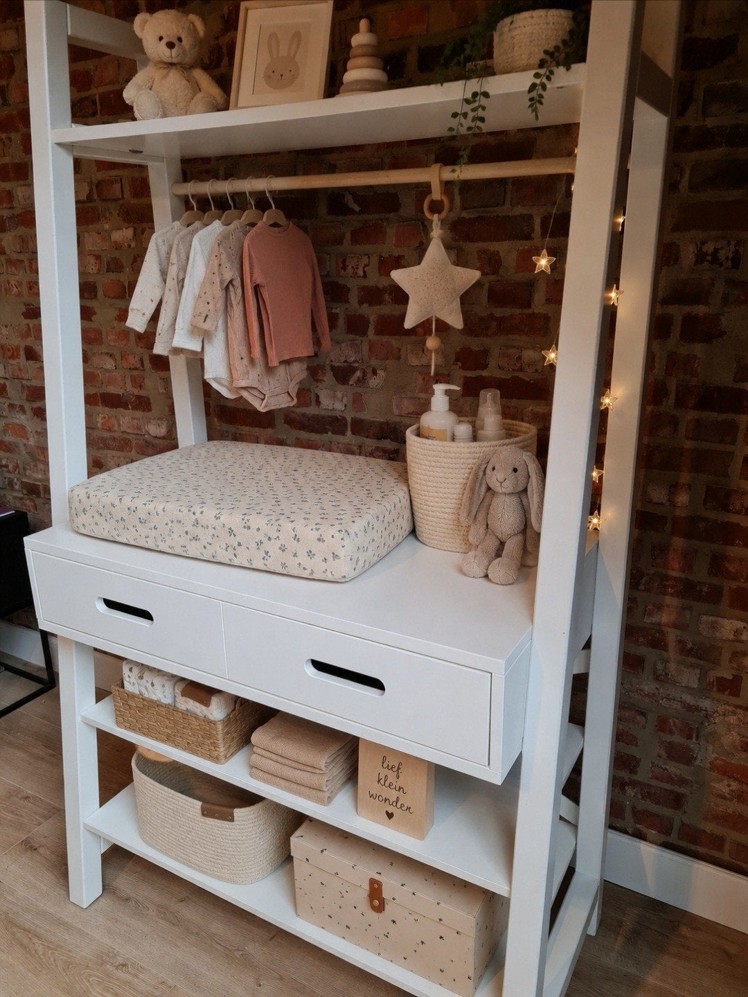 Prachtige commode met kledingroede in nette staat, Ophalen, 50 tot 70 cm, 105 cm of meer, Zo goed als nieuw