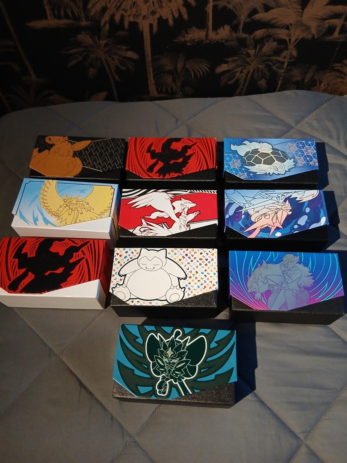 10 Lege Pokémon ETB Boxen van Verschillende Sets, Hobby en Vrije tijd, Verzamelkaartspellen | Pokémon, Gebruikt, Overige typen