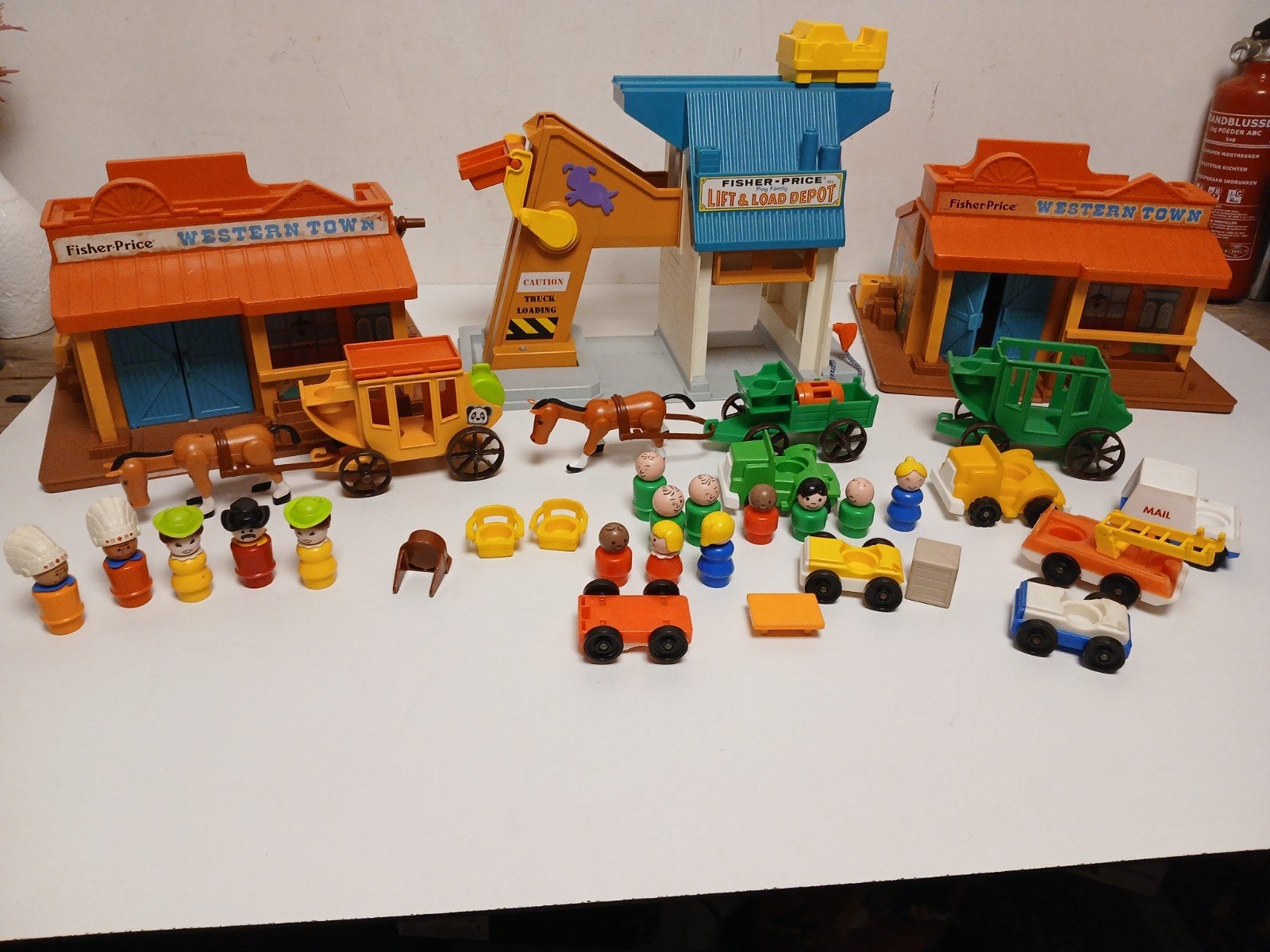 Lot fischer price 942 en 934 western town en lift & load, Ophalen of Verzenden, Gebruikt, Speelset
