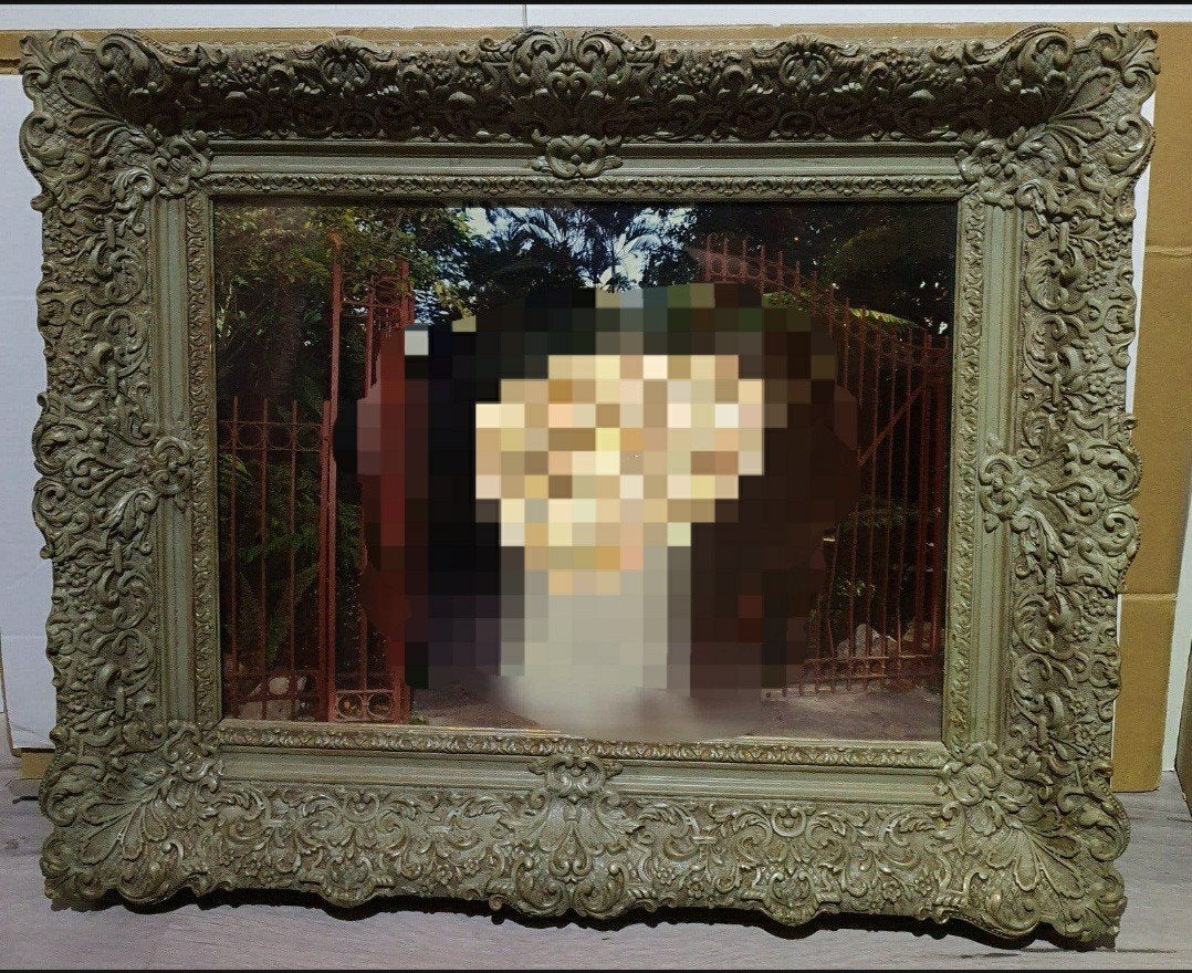 Zware Antieke lijst. Ca 65 x 55 cm.
Met glas en rug plaat.
Z, Ophalen