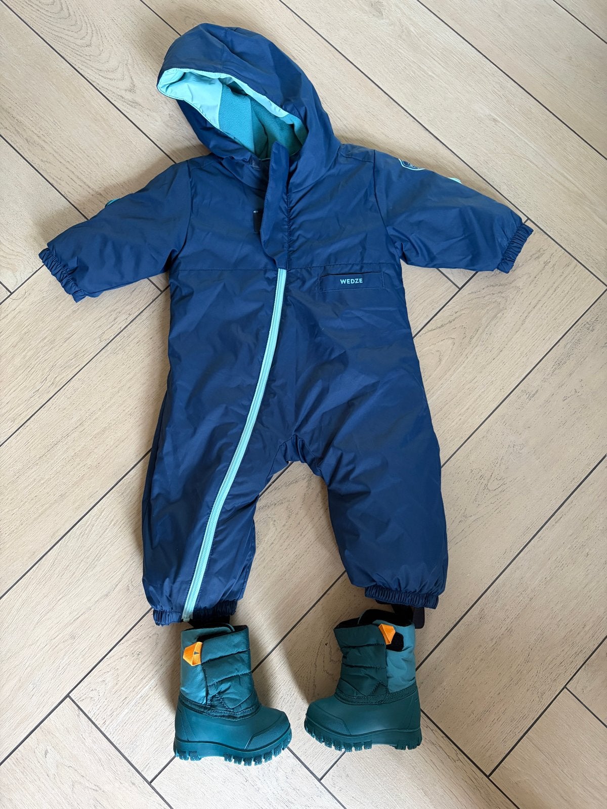 Wedze Baby Skipak en Lugik Snowboots (Maat 74/75, EU 18/19), Kinderen en Baby's, Ophalen of Verzenden, Zo goed als nieuw, Jongen of Meisje