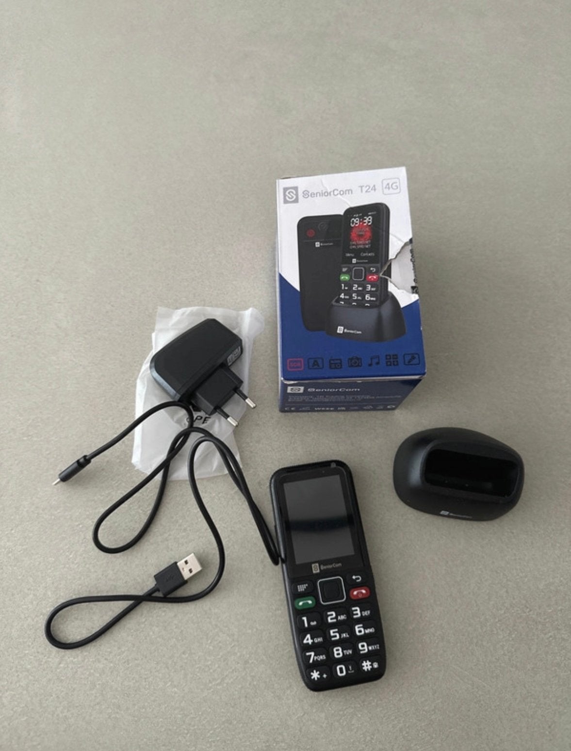 SeniorCom T24 4G Seniorentelefoon met Oplaadstation, Nieuw, Ophalen of Verzenden, Minder dan 3 megapixel, Klassiek of Candybar