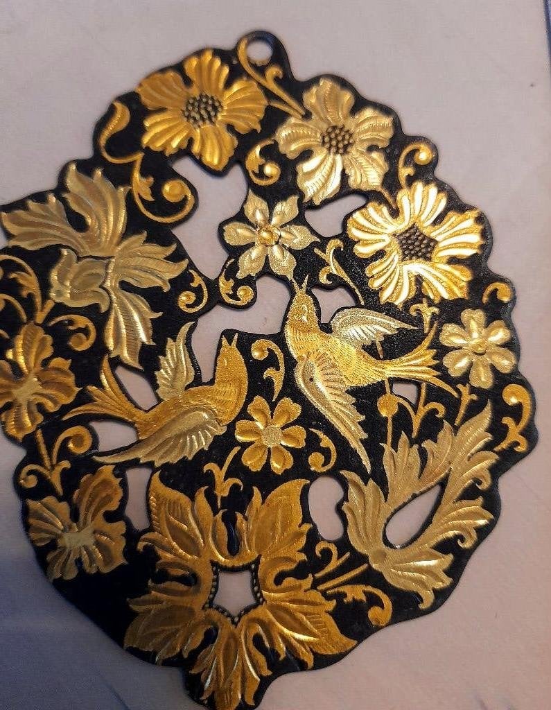 Prachtig extra grote goudkleurige vintage Damascene hanger, Overige materialen, Gebruikt, Ophalen of Verzenden, Bloem of Plant