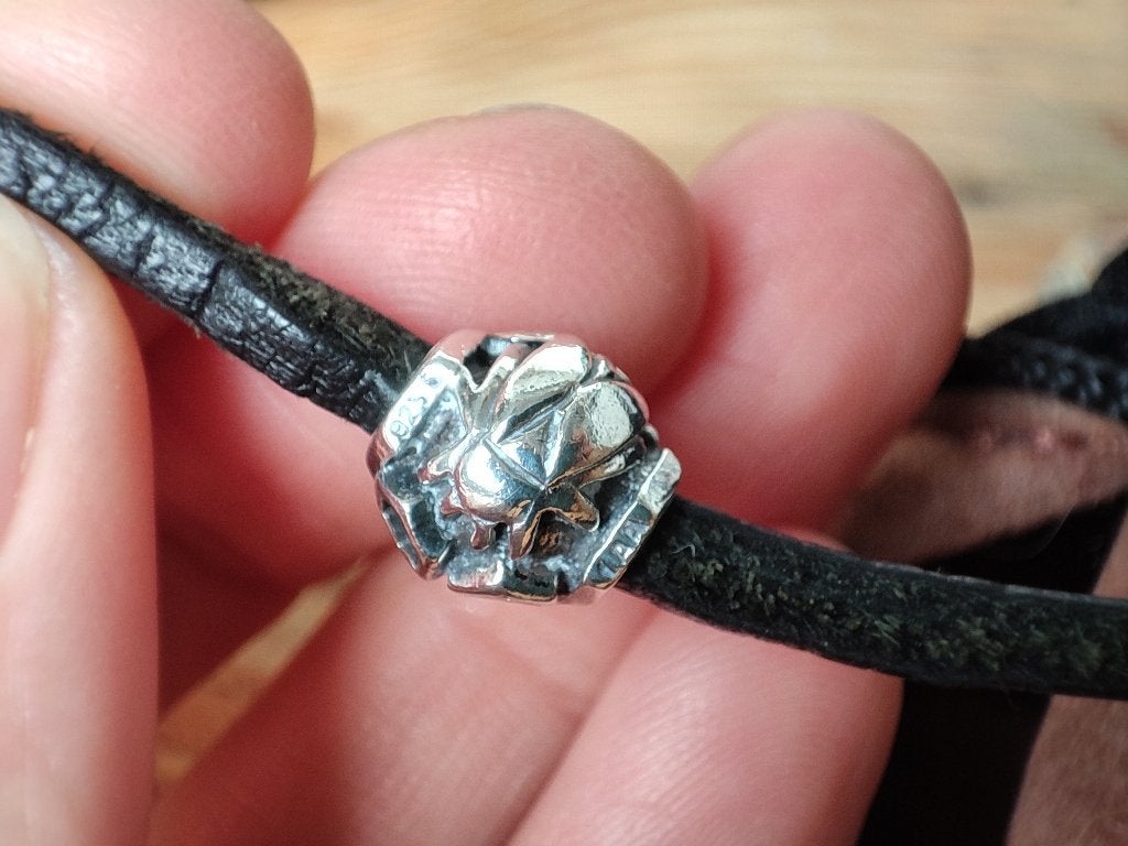 Trollbeads Bee on Hive retired, Ophalen of Verzenden, Zo goed als nieuw, Trollbeads, 1 bedel