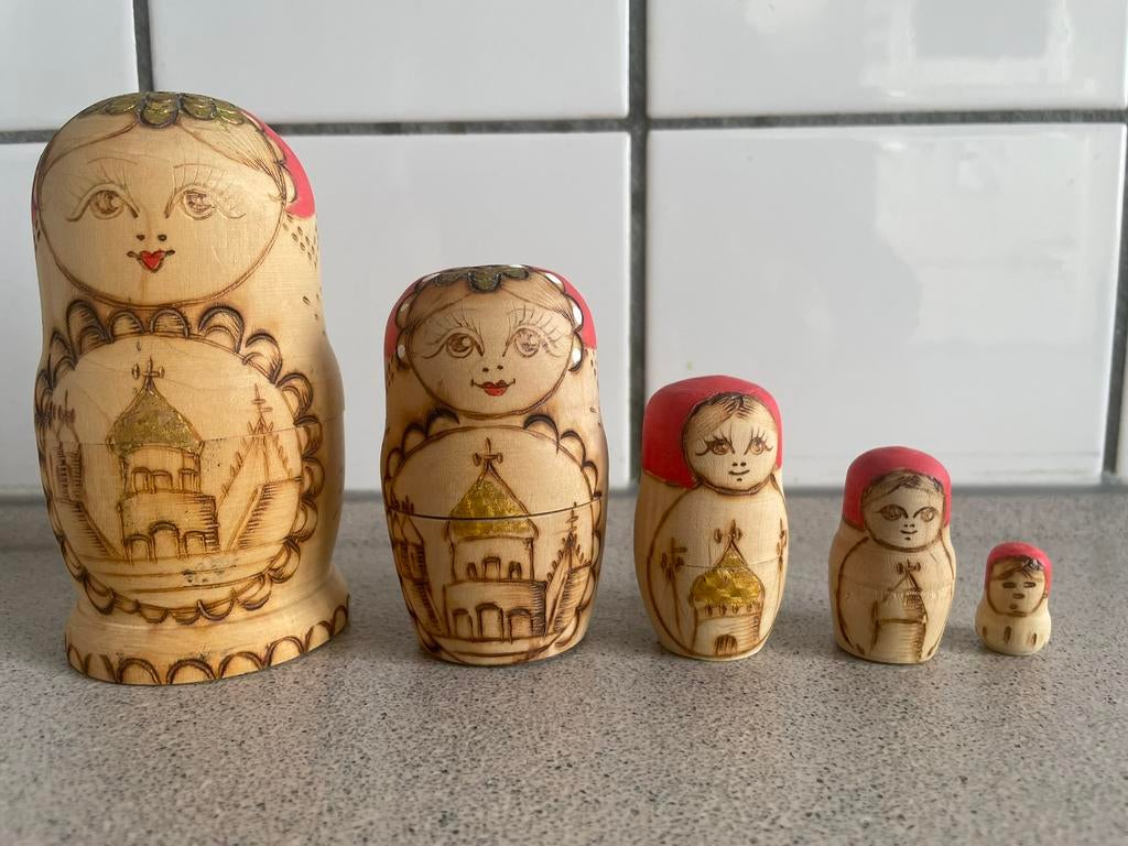 Prachtige Matroesjka set poppetjes 5 delig Sint Petersburg, Ophalen of Verzenden, Zo goed als nieuw