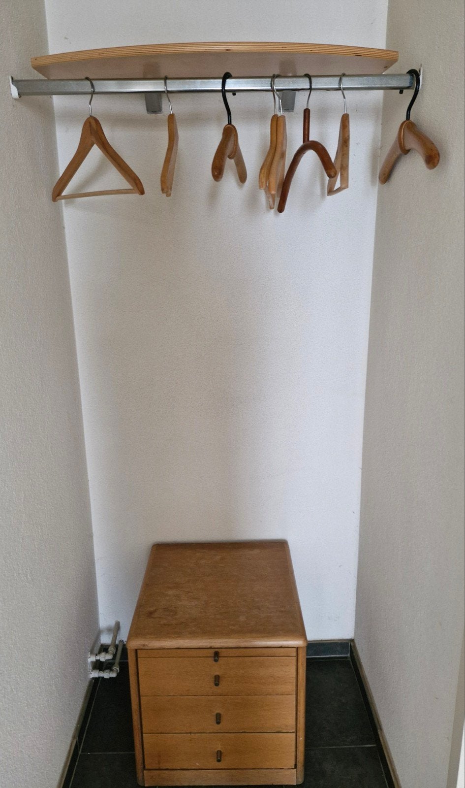 Eiken houten kapstok met bijbehorend kastje, Ophalen, Hout, Wandkapstok, Minder dan 100 cm