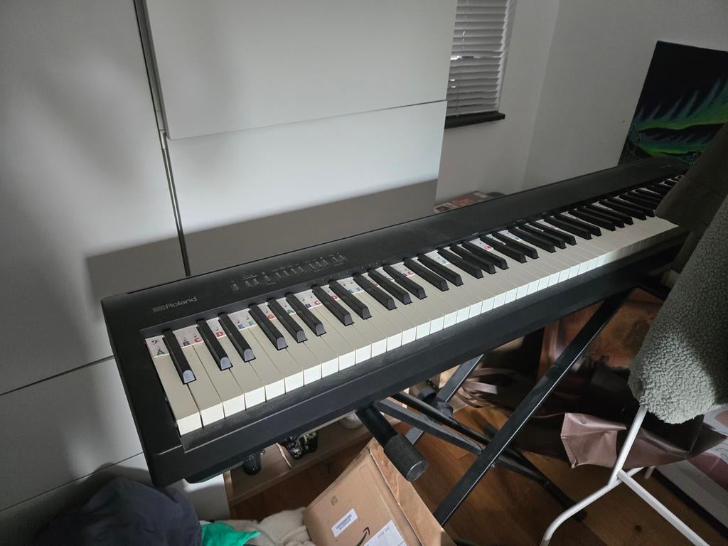 Roland Piano FP-30 met DP-2 pedaal en standaard, Muziek en Instrumenten, Gebruikt, Zwart, Digitaal, Ophalen of Verzenden