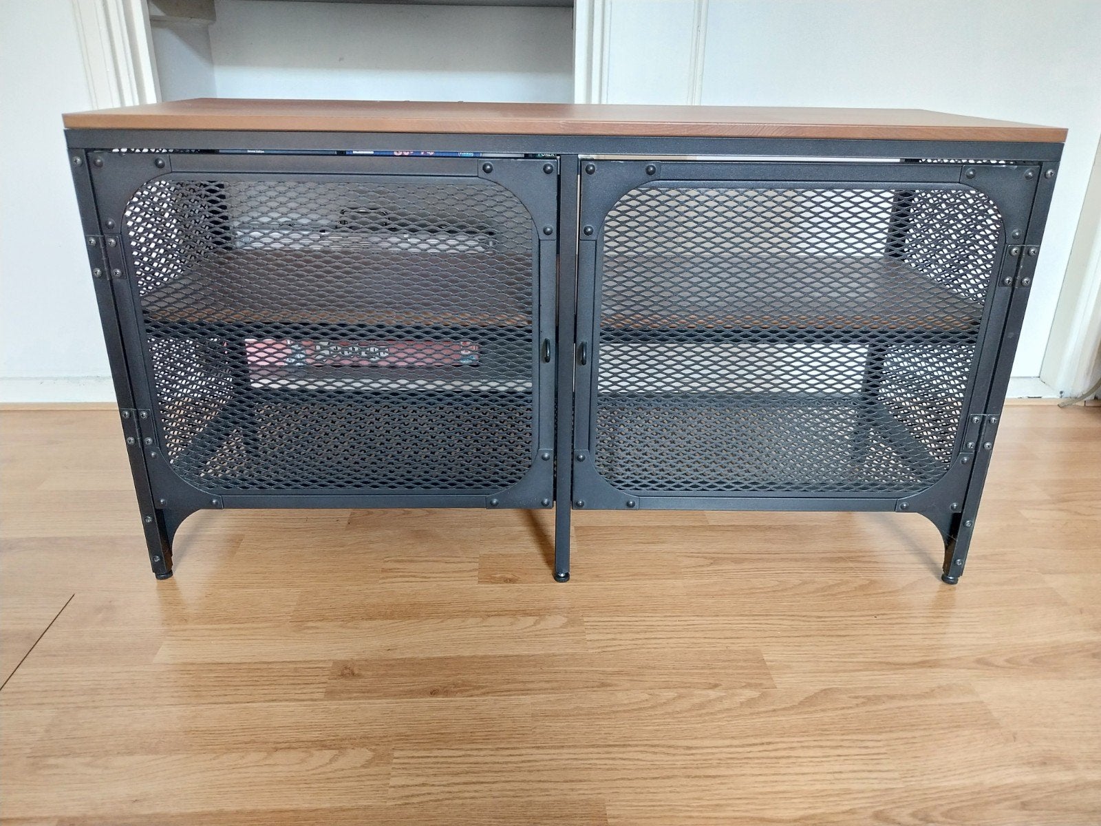 Industriële TV-meubel/dressoir met metalen deuren, 100 tot 150 cm, Zo goed als nieuw, Minder dan 100 cm, Industrieel