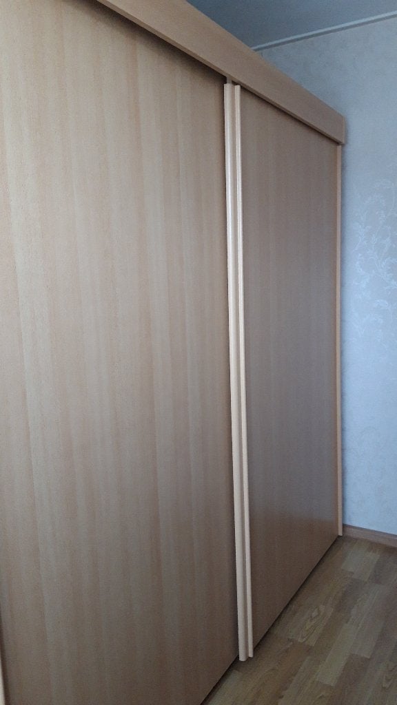 Kledingkast met leg- en hang gedeelte, Ophalen, Met deur(en), 150 tot 200 cm, Zo goed als nieuw