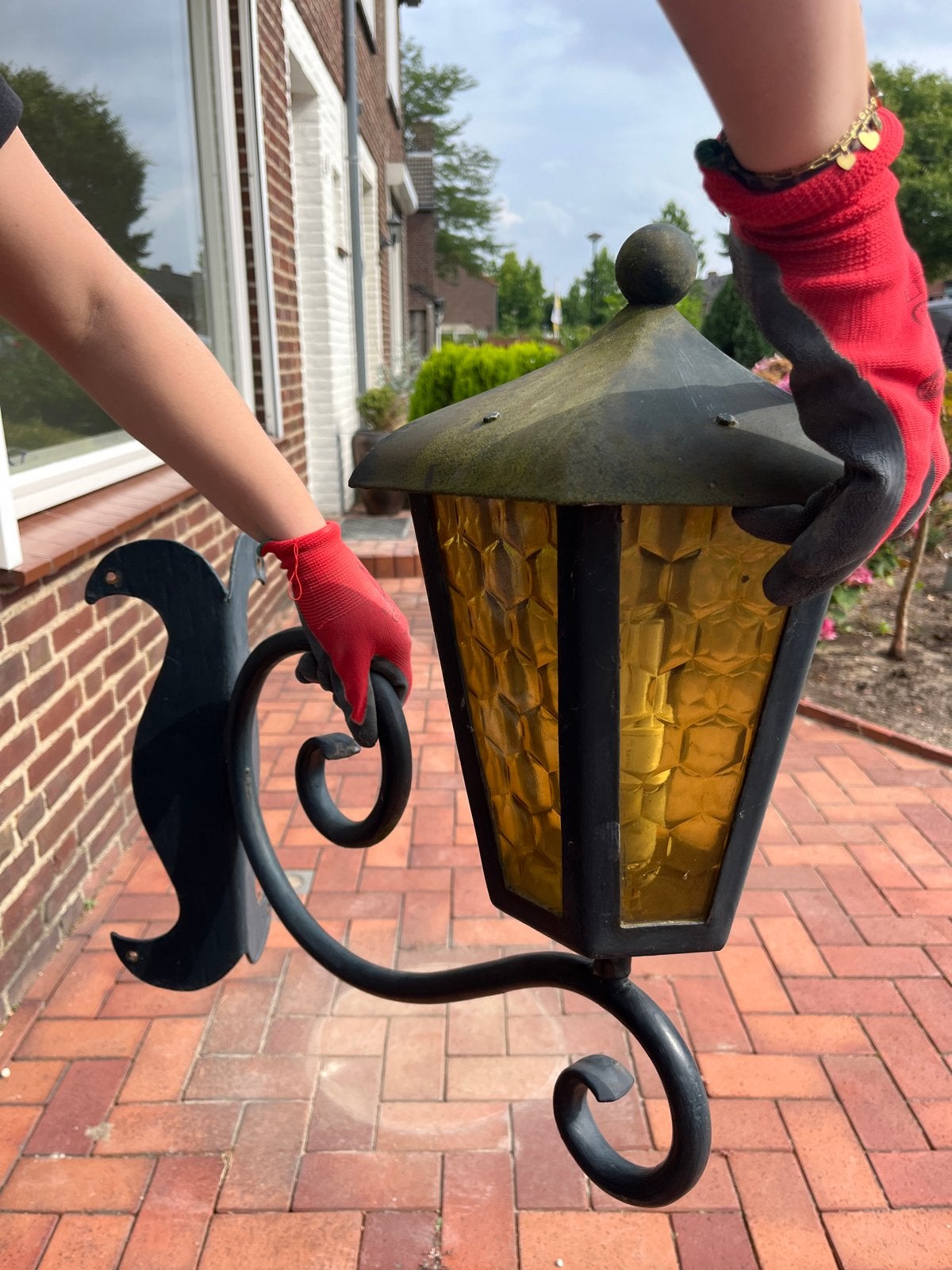 Antieke hoek buitenlamp met geel glas, Overige merken, Gebruikt, Overige fittingen, Ophalen