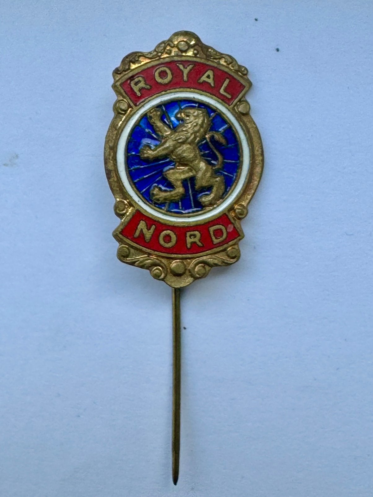 Emaille Speld Royal Nord Bromfietsen / Motoren, Ophalen of Verzenden, Zo goed als nieuw, Merk, Speldje of Pin