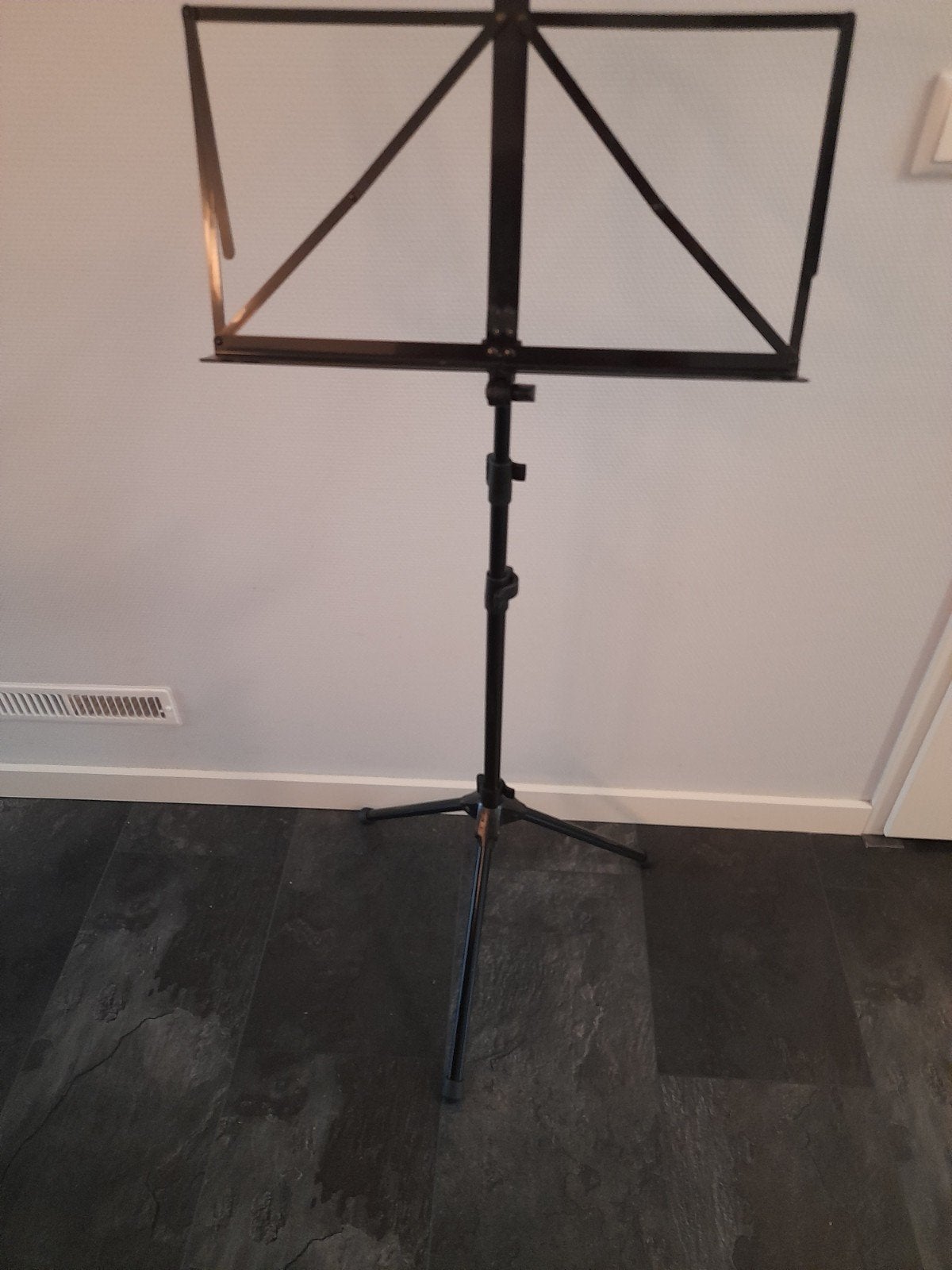 blad muziek standaard zwart met klik systeem, Ophalen
