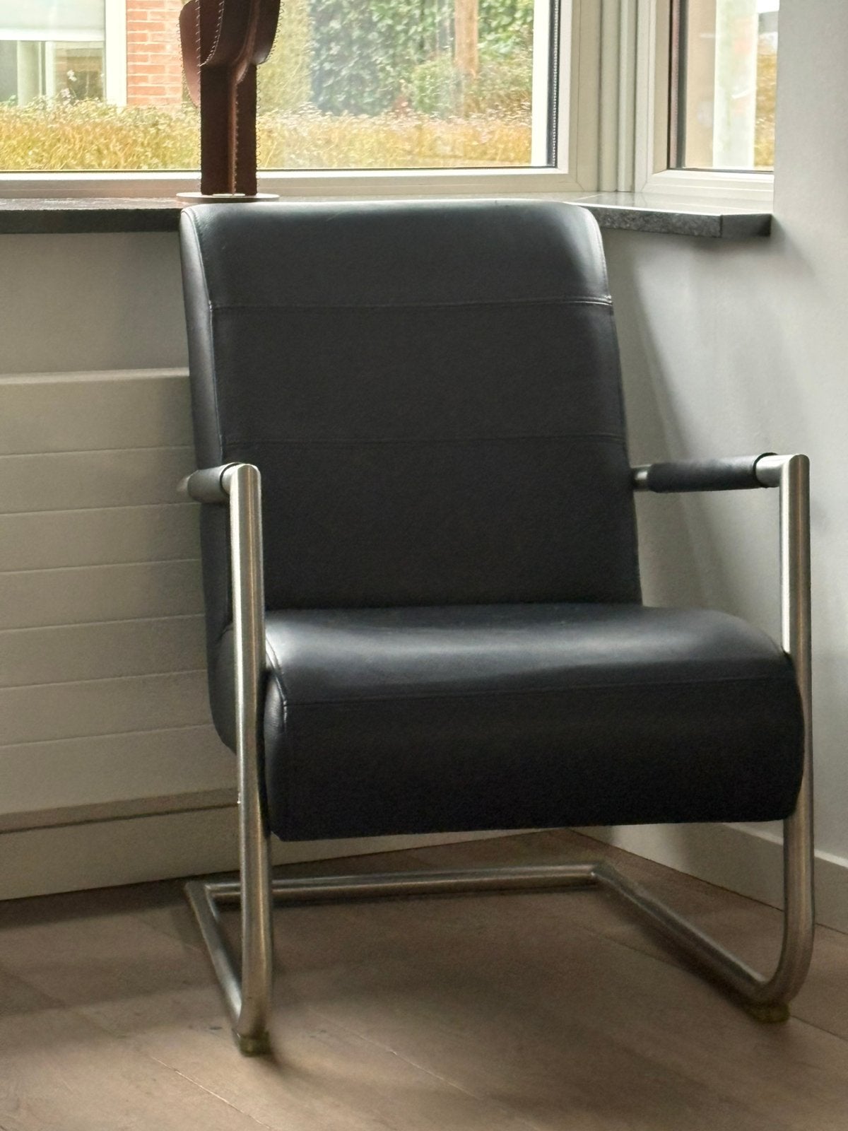 2 Henders&Hazel fauteuils zwart leer, Ophalen, Zo goed als nieuw, Modern, 50 tot 75 cm