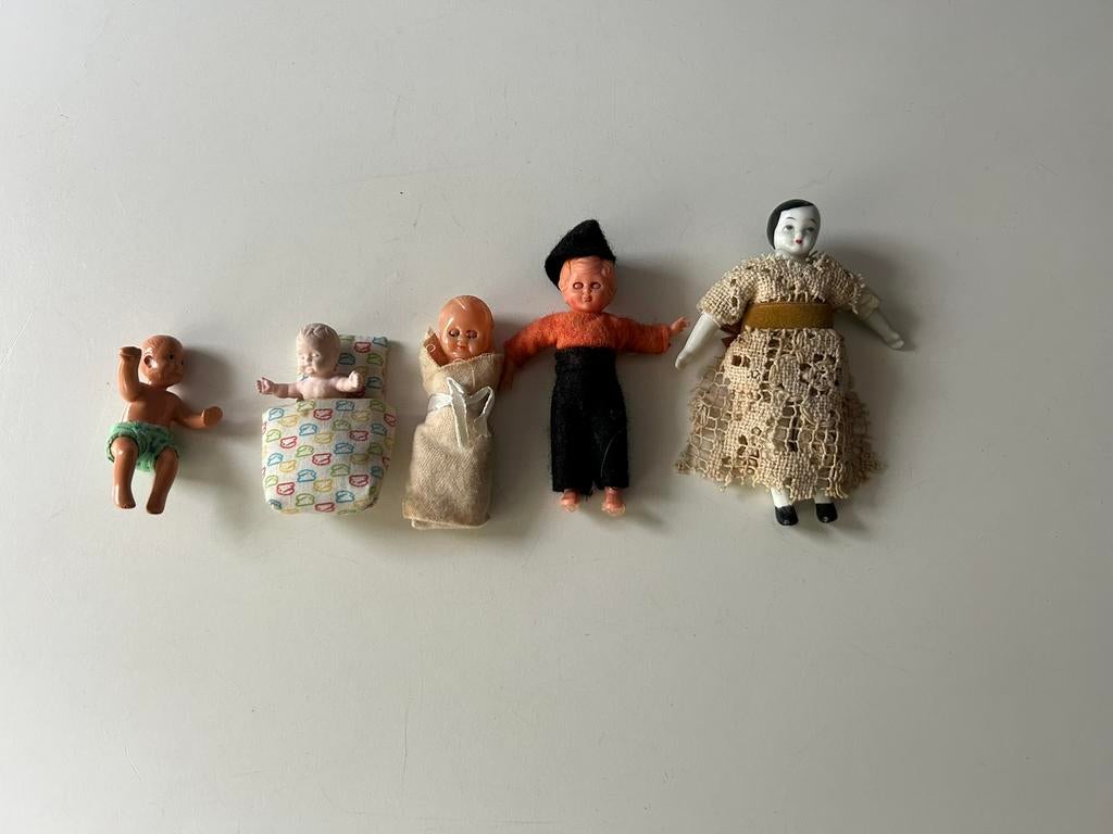 Lot ( poppenhuis) popjes ( in Hilversum ), Ophalen of Verzenden, Zo goed als nieuw
