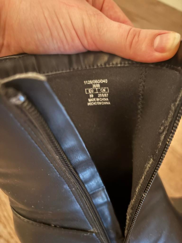 Bershka platform laarzen met hak - Maat 39, Ophalen of Verzenden, Gedragen, Zwart, Lage of Enkellaarzen