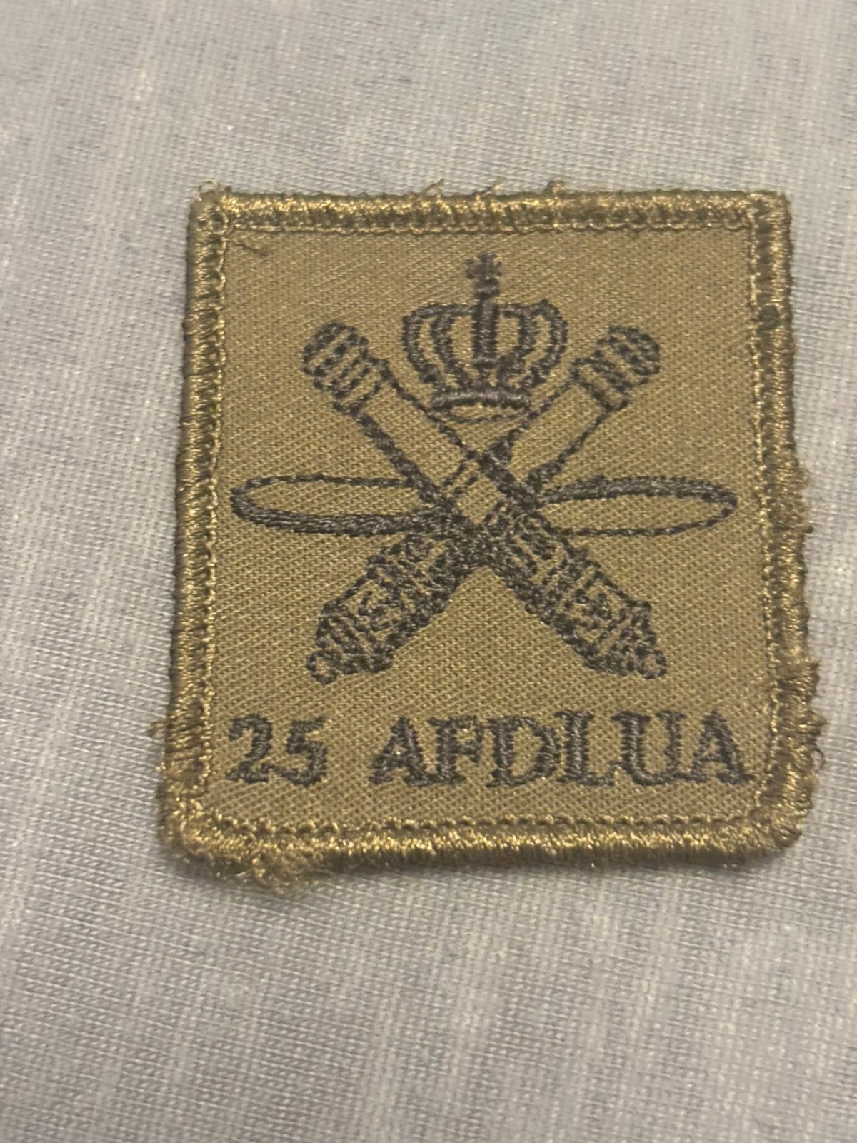 5x5 borst embleem 25 afdlua, Verzamelen, Verzenden, Landmacht, Nederland, Embleem of Badge