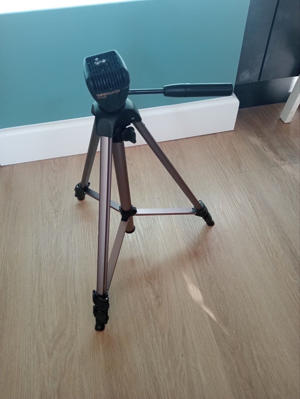 Vanguard VT-131 Statief - Tripod Compact en Lichtgewicht, Audio, Tv en Foto, Fotografie | Statieven en Balhoofden, Ophalen, Zo goed als nieuw