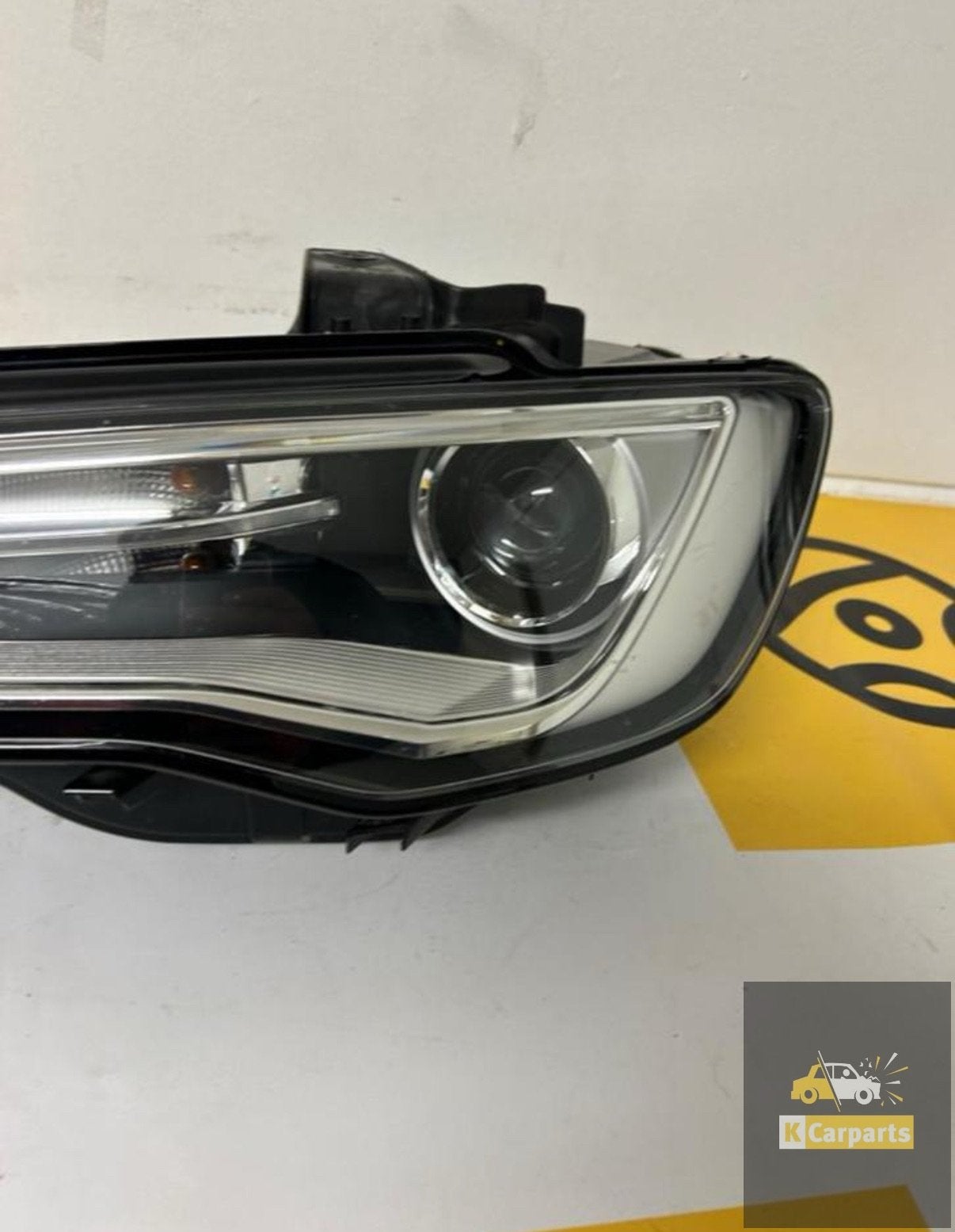 Koplamp Audi A3 8V Bixenon 2012-2016 8VO941031 Linksvoor, Gebruikt, AUDI AG, Auto-Union-Strasse 1
85045  Ingolstadt, DE, Kundenbetreuung@audi.de