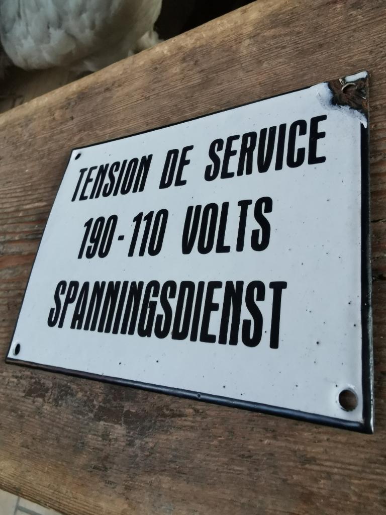 Oud emaille bordje spanningsdienst, Ophalen of Verzenden