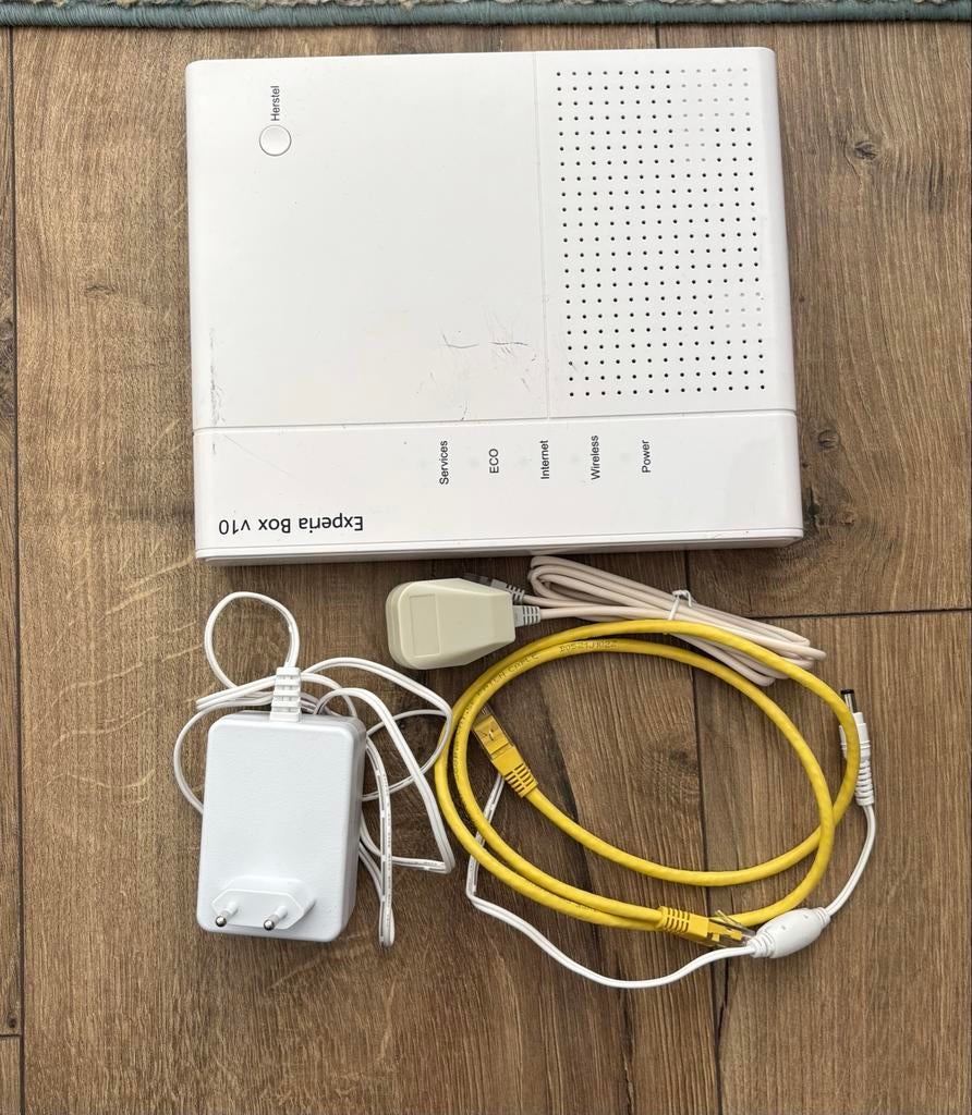 KPN Experia Box v10 Modem/Router - Compleet & Stabiel, Ophalen of Verzenden, Gebruikt, Router met modem