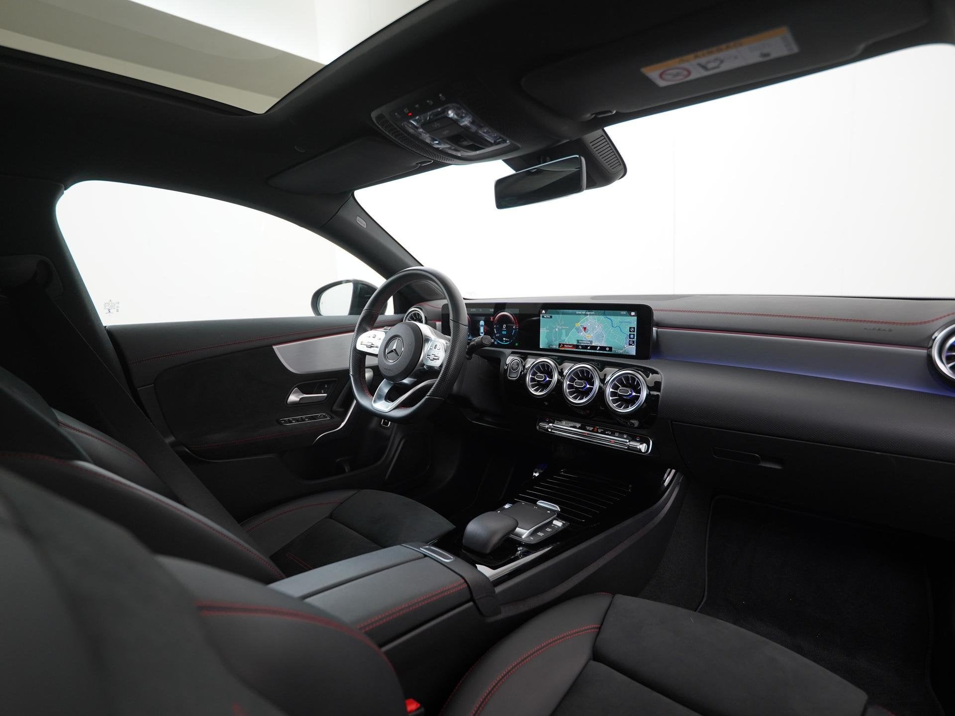 Mercedes-Benz CLA-klasse 250e AMG Night | Panoramadak | CarP, Auto's, Gebruikt, 4 cilinders, Leder en Stof, Bedrijf