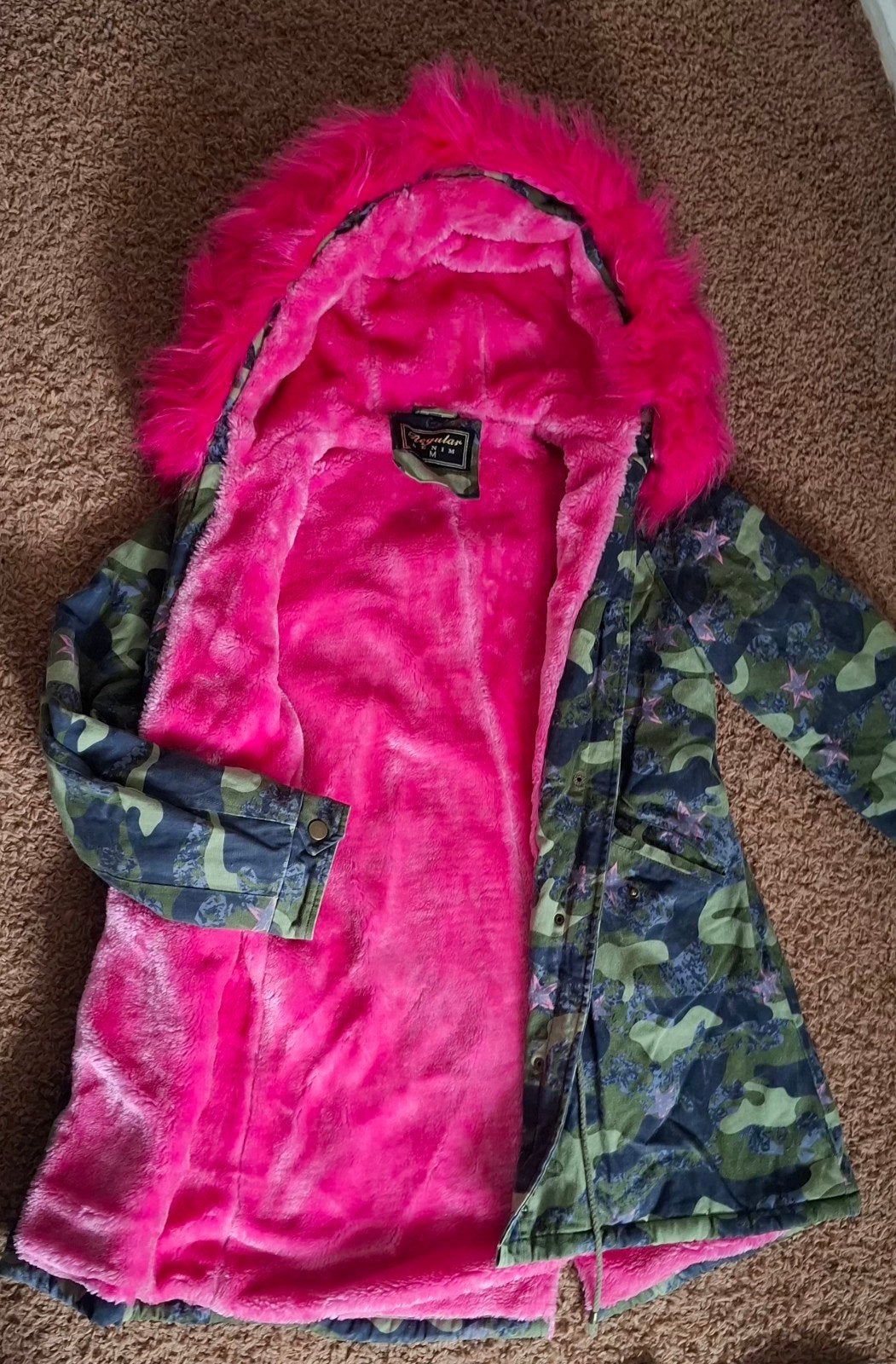 Warme Camo jas met felroze voering en bontkraag, Meerkleurig, Gedragen, Regular Denim, Ophalen