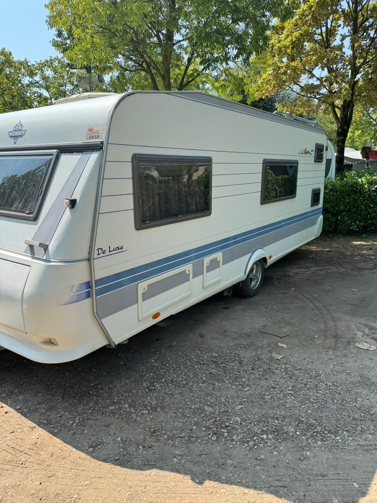 Hobby 560 met stapelbed dakairco en mover aan gardameer, Standaardzit, Hobby, Koelkast, Particulier