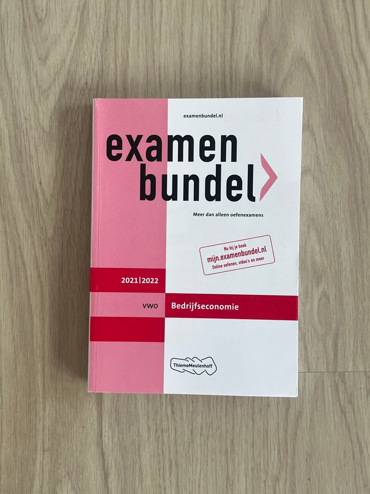 Examenbundel bedrijfseconomie VWO, Boeken, Ophalen of Verzenden, Zo goed als nieuw, VWO, Bedrijfseconomie of M&O