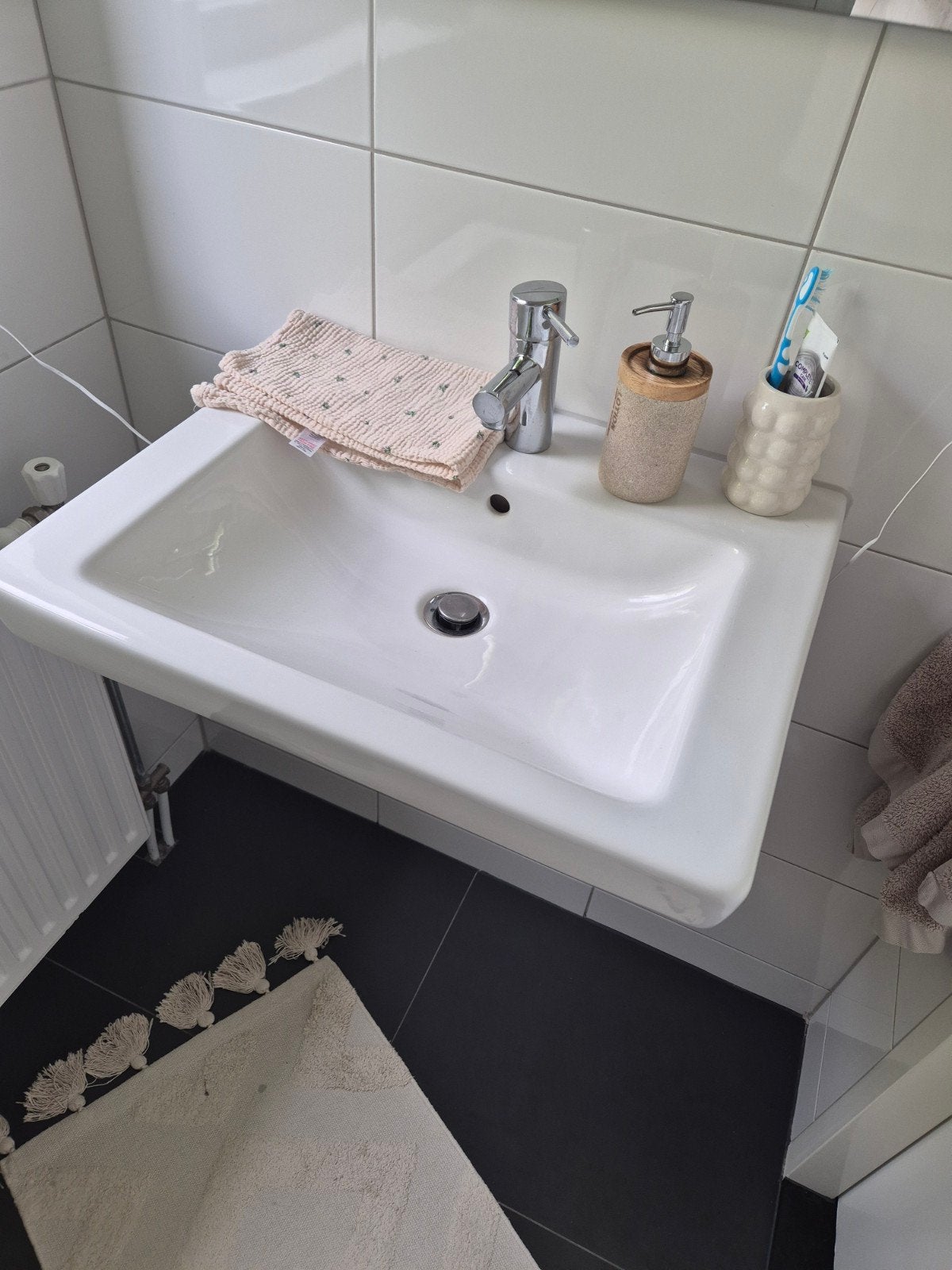 Wastafel met kraan, sifon en afvoerplug, Ophalen, Gebruikt, Chroom, Wastafel