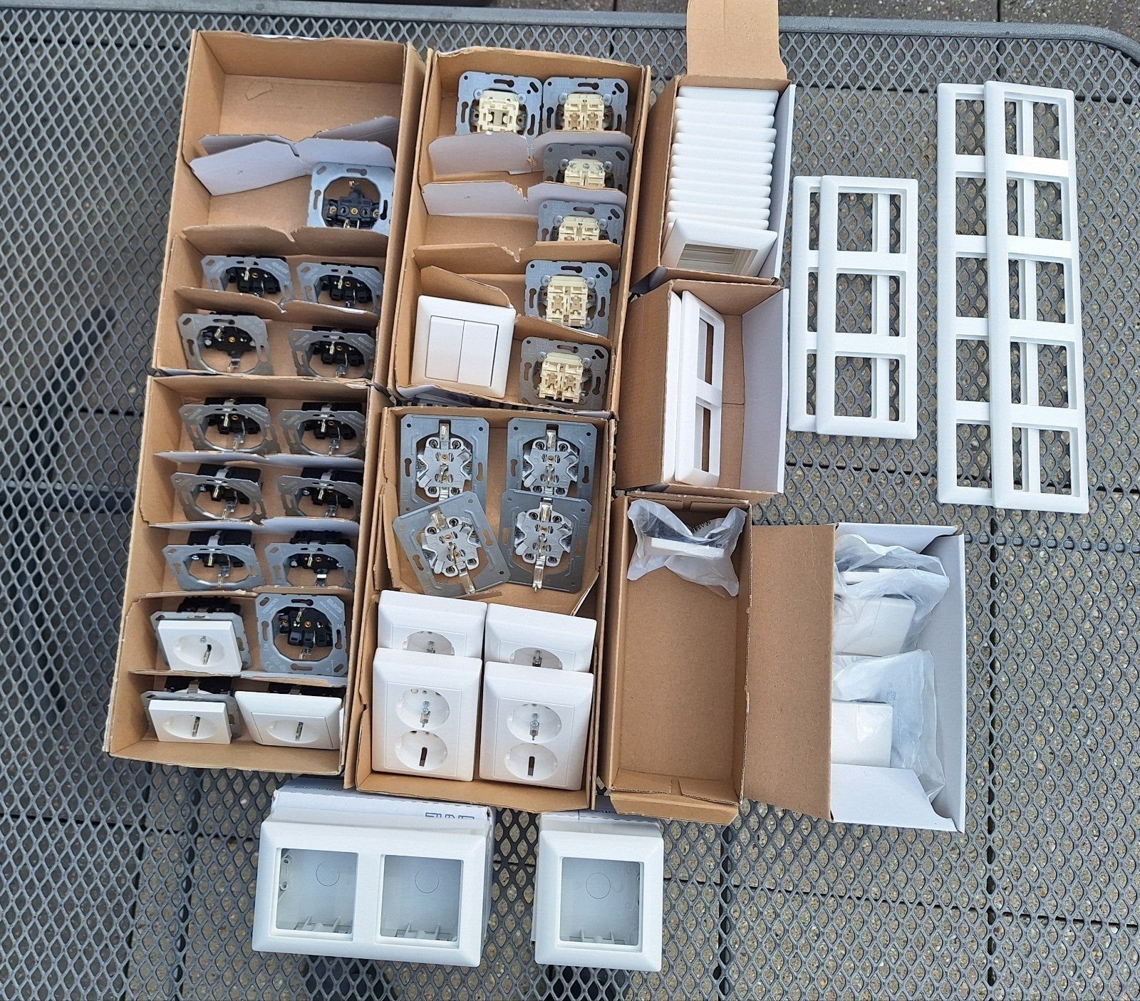 Nieuw Jung schakelmateriaal, Ophalen of Verzenden, Nieuw, Jung, Stopcontact