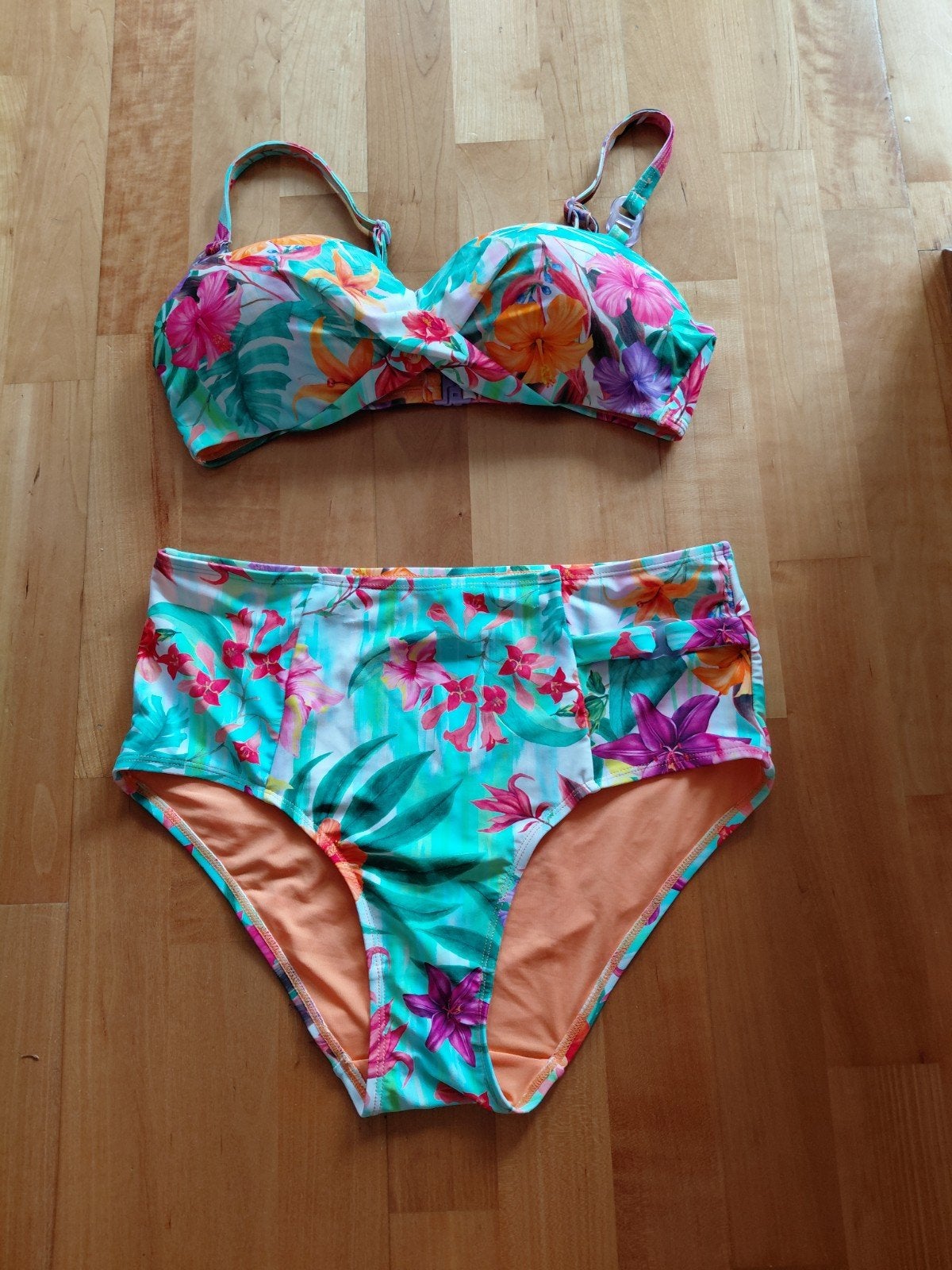 Bikini van Livera 40, Kleding | Dames, Badmode en Zwemkleding, Overige kleuren, Nieuw, Ophalen of Verzenden, Bikini