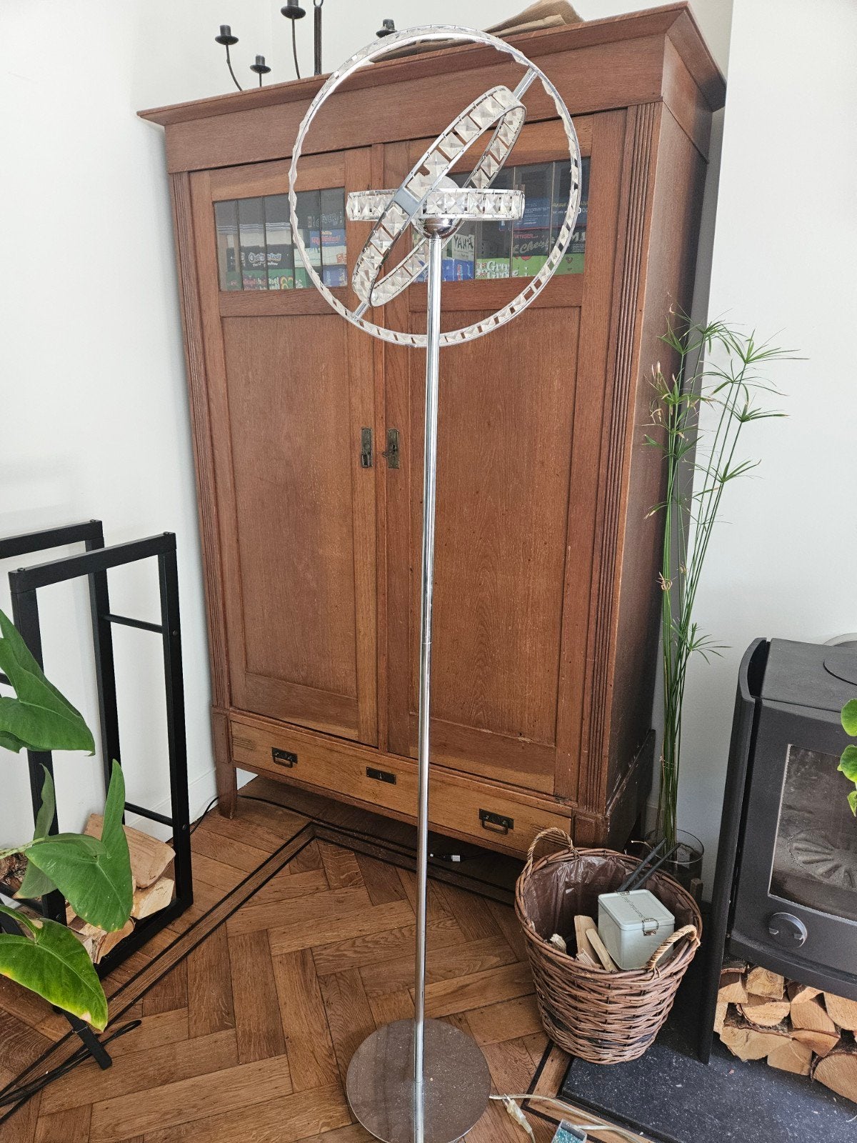 Moderne vloerlamp met kristallen details, Huis en Inrichting, Lampen | Vloerlampen, Ophalen, Gebruikt, Overige fittingen, Modern, Chique, Luxe