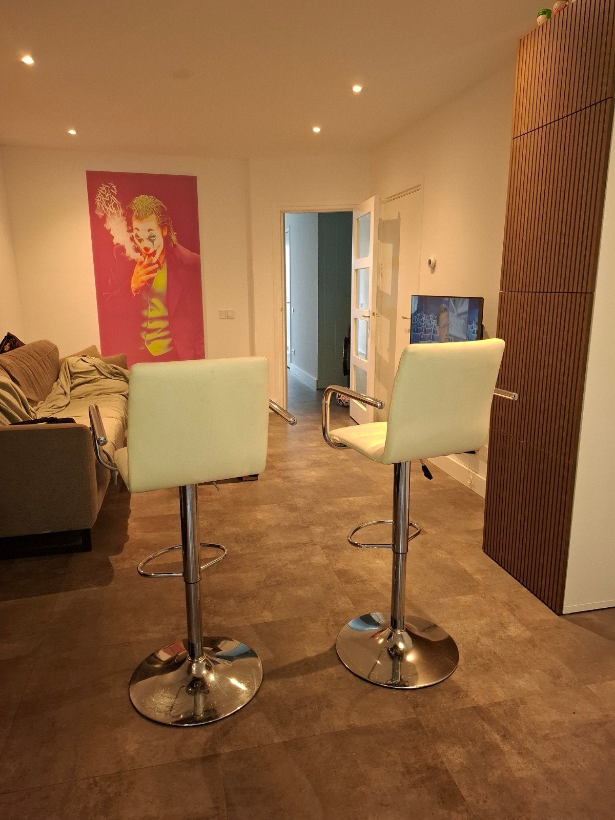 2 barstoelen, 2 krukken, Ophalen, Kunststof, In hoogte verstelbaar