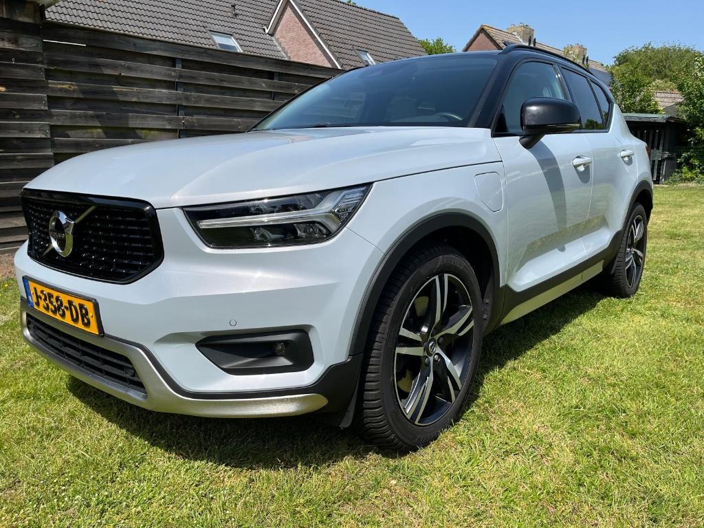 Volvo XC40 T5 PHEV Hybride 262PK Glacier Silver R-Design, Auto's, 1800 kg, Euro 6, 1712 kg, 179 pk
