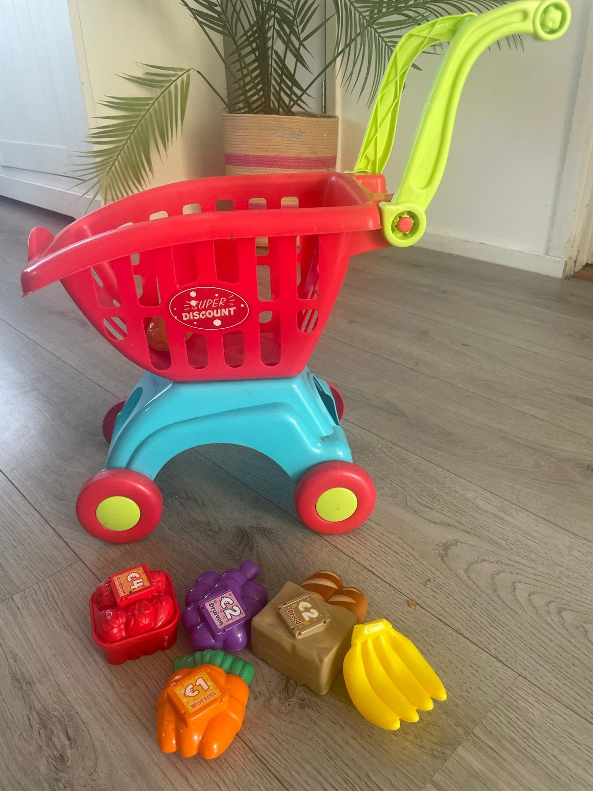 Boodschappenwagentje met speelgoedeten, Ophalen of Verzenden, Gebruikt, Overige typen, Met wieltjes