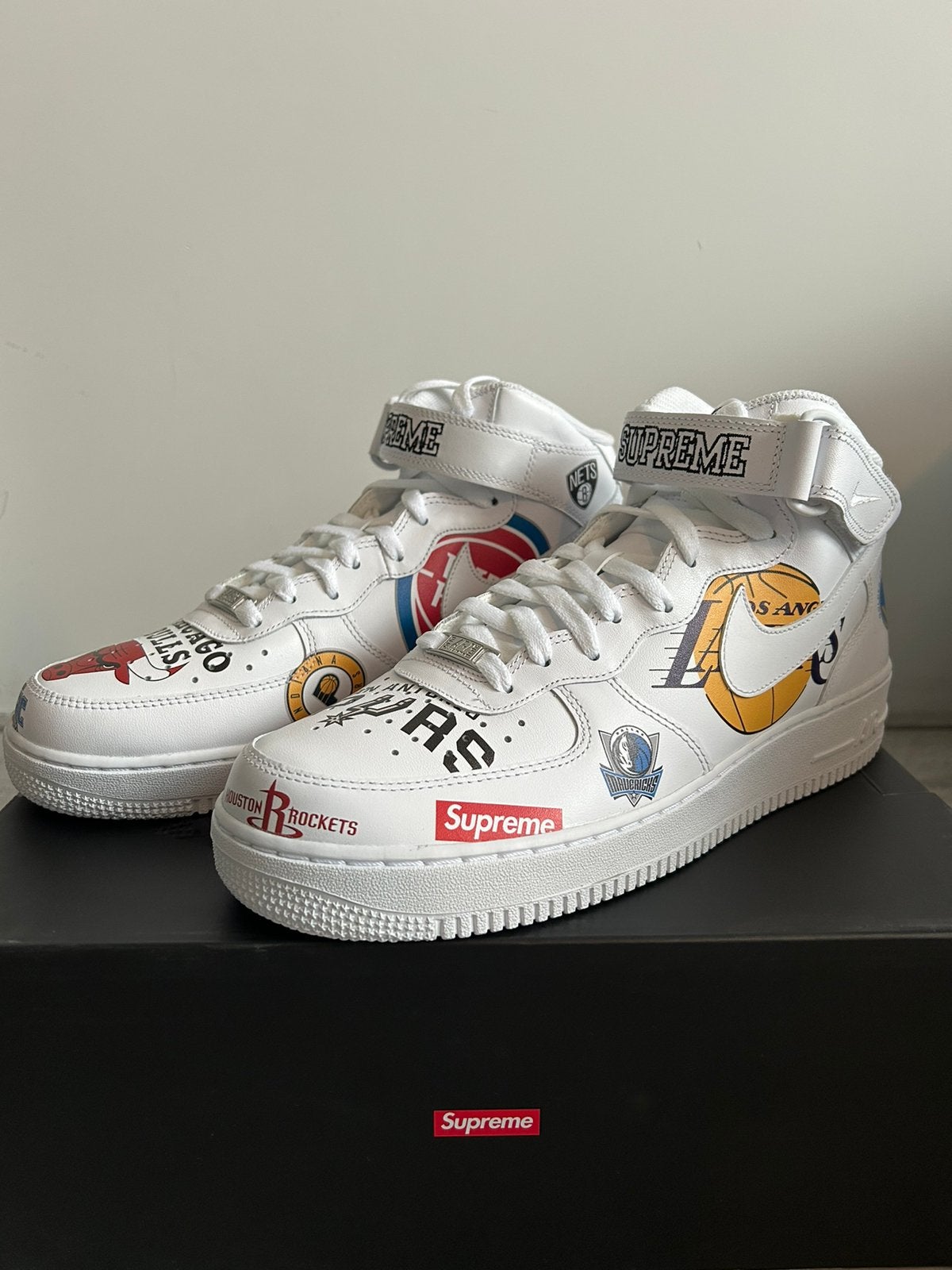 Nike Air Force 1 Mid ‘07 / Supreme NBA, Wit, Nieuw, Ophalen of Verzenden, Sneakers of Gympen