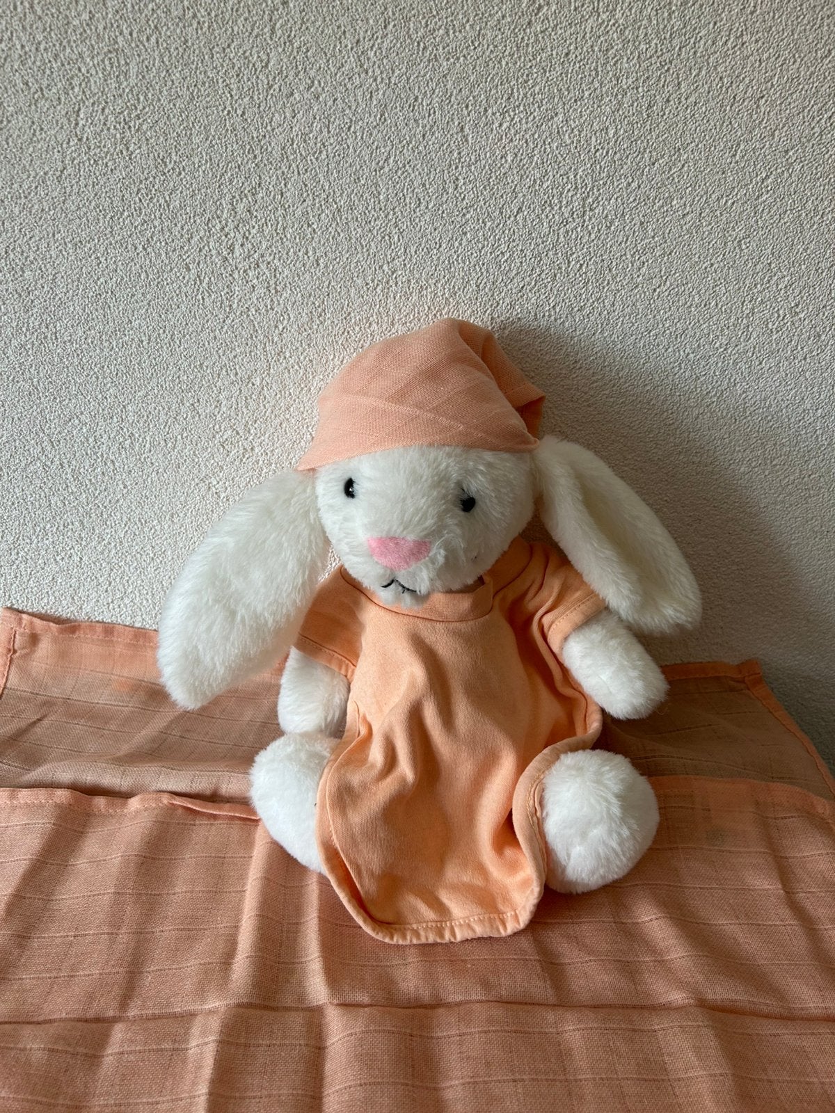 Nieuw wit konijn en ass zie foto, Ophalen of Verzenden, Zo goed als nieuw, Konijn