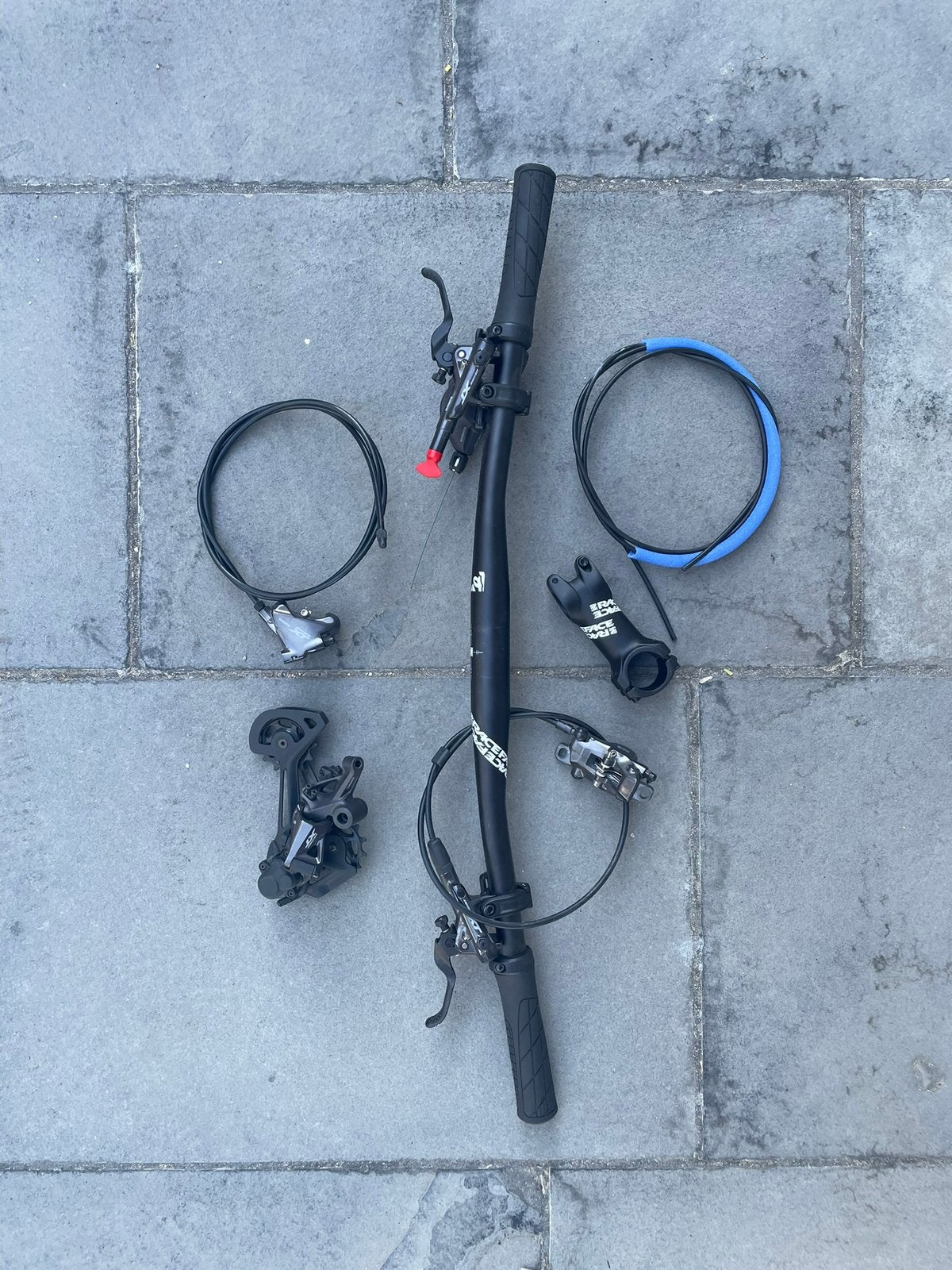 2025 Shimano XT, race face stuur, stem & seat post, Fietsen en Brommers, Overige materialen, Overige typen, Zo goed als nieuw