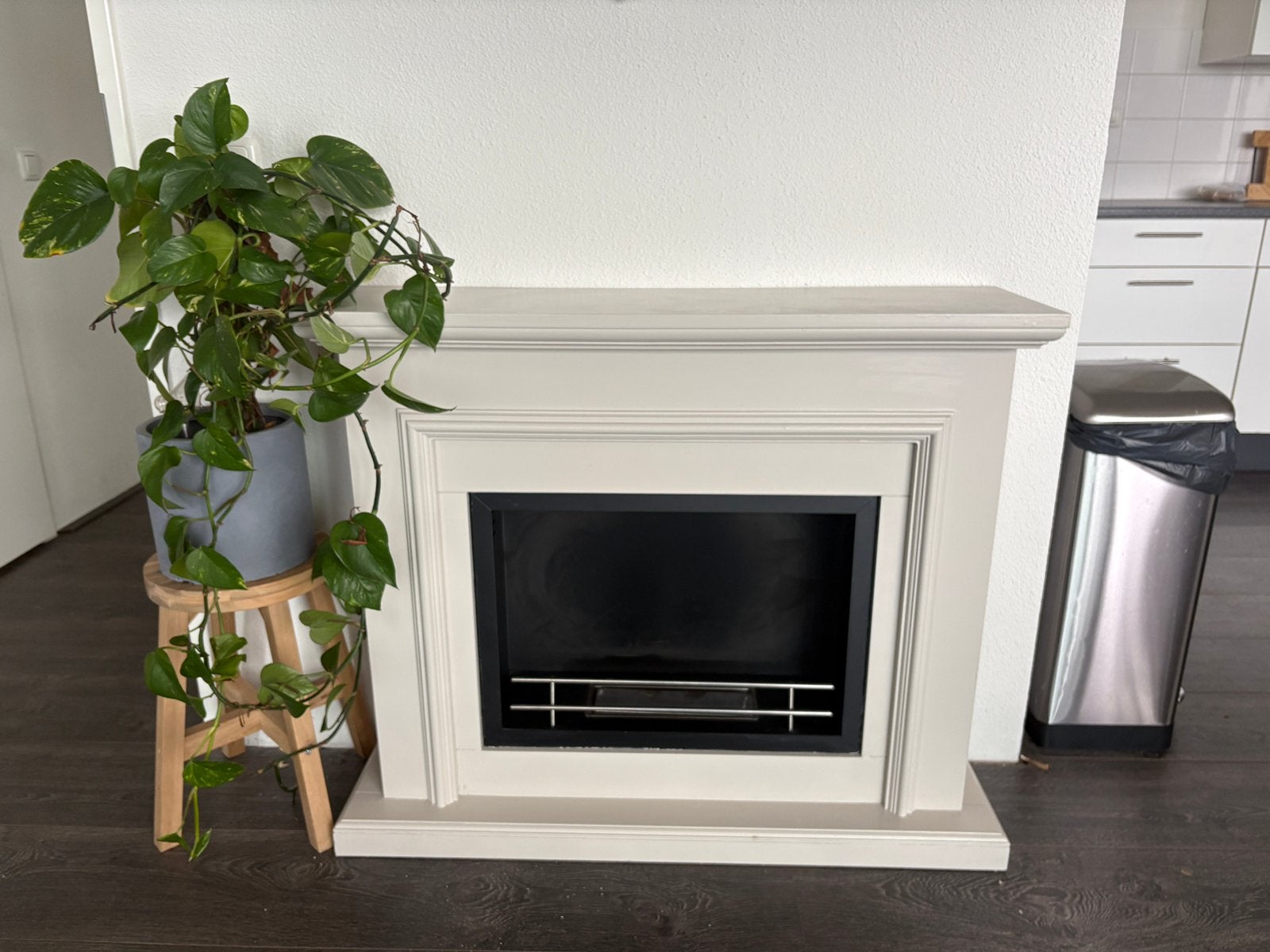 Beige schouw met bio ethanol inzet haard, Huis en Inrichting, Haarden, Ophalen