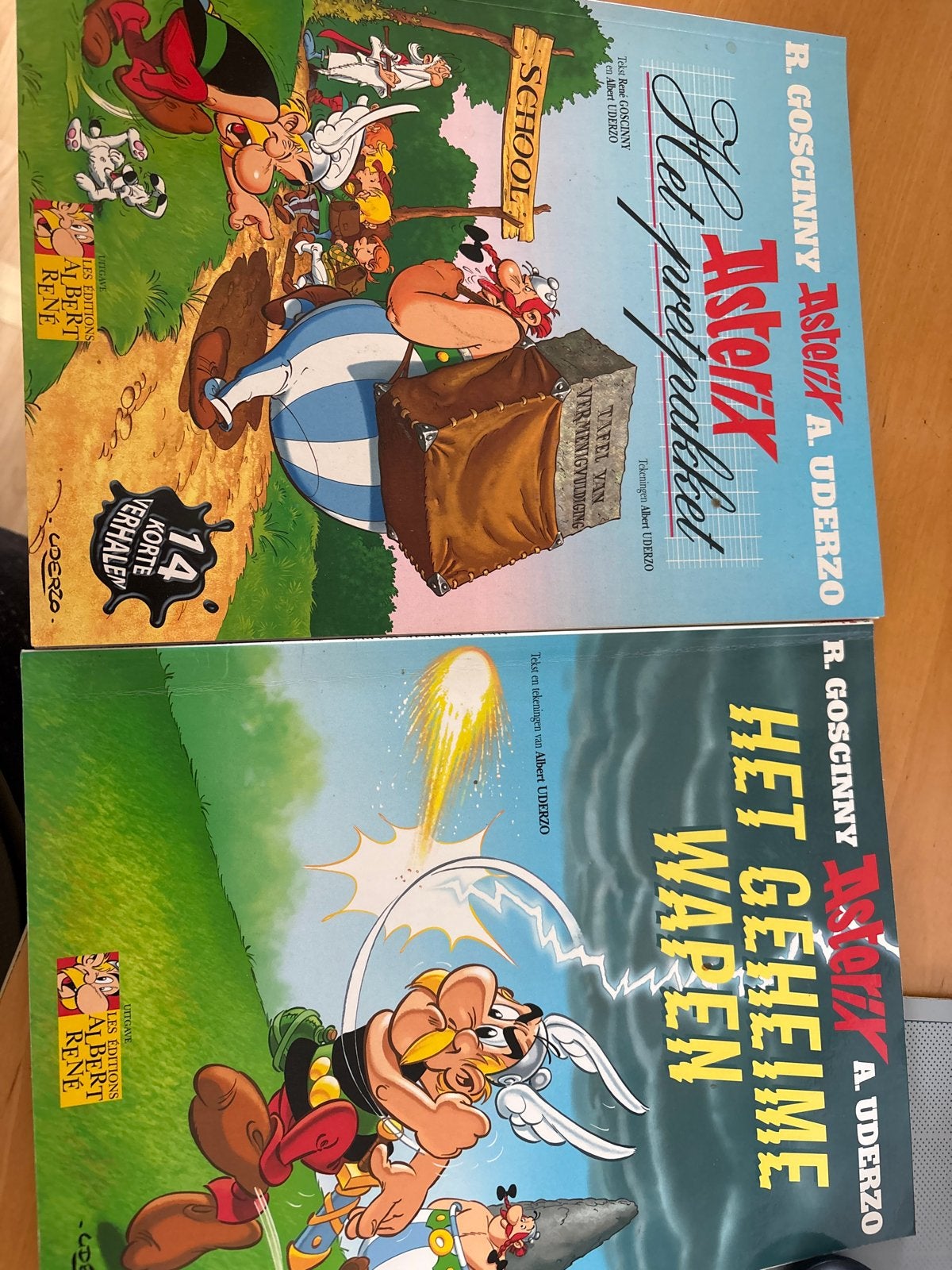 Asterix: Het Pretpakket & Het Geheime Wapen (2 stripboeken), Meerdere stripboeken, Ophalen, Gelezen