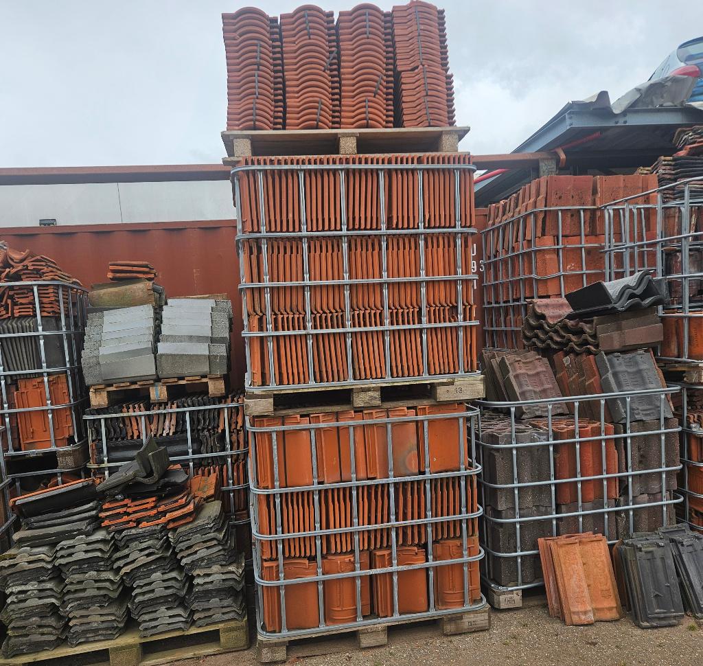 Dakpannen diversen soorten, Doe-het-zelf en Verbouw, Dakpannen en Dakbedekking, Ophalen, Steen of Klei, Zo goed als nieuw, 15 m² of meer