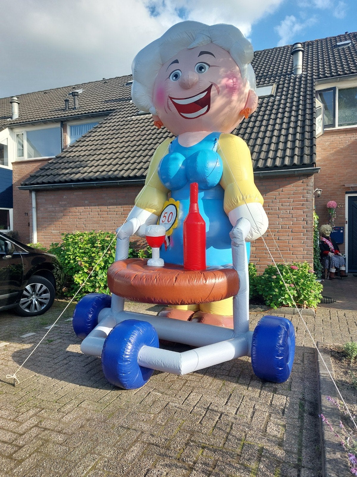 Sarah pop rollator huren - Gekkepoppen Hengelo Almelo Borne, Hobby en Vrije tijd, Feestartikelen | Verhuur, Ophalen of Verzenden