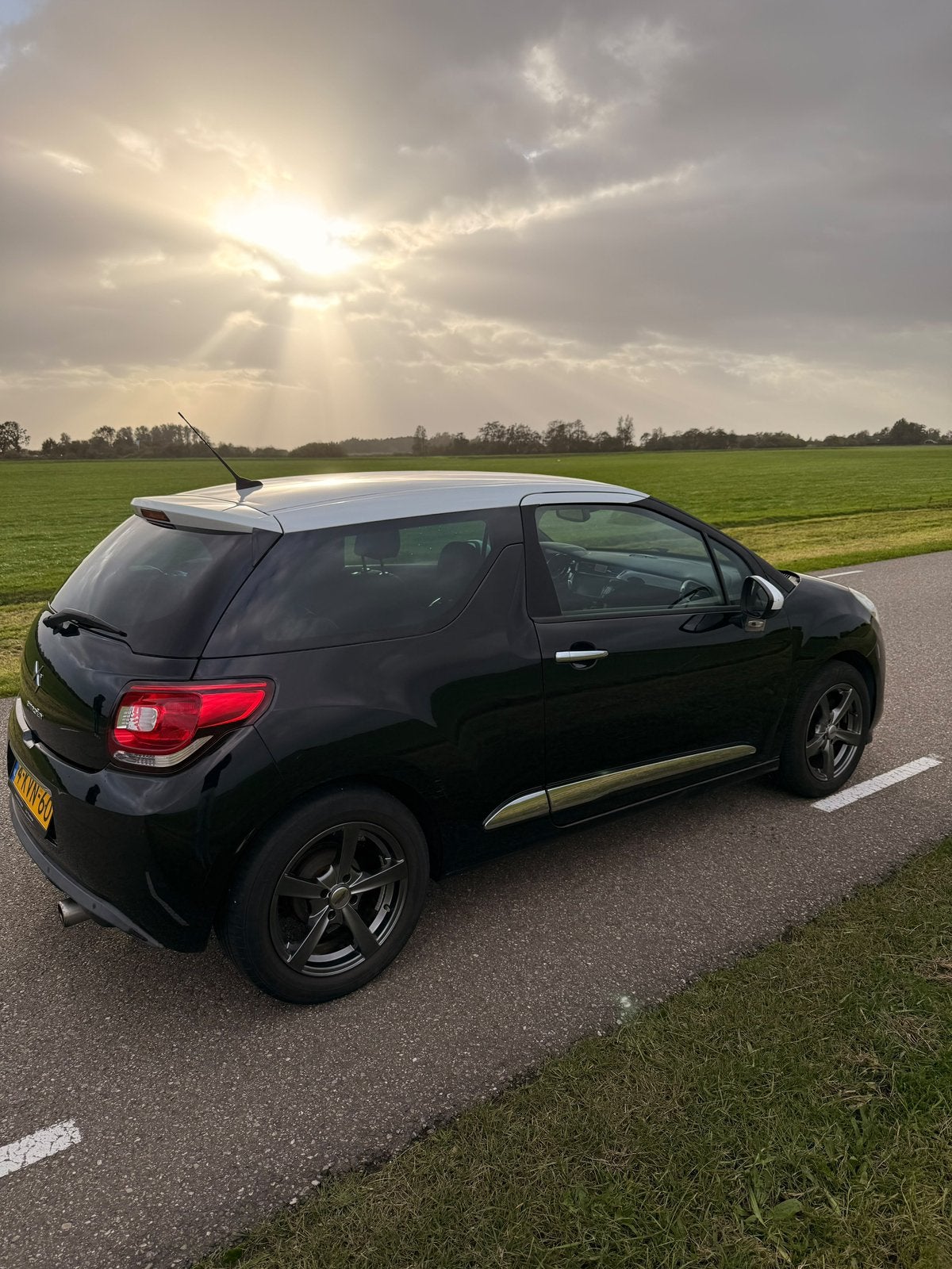 Citroën DS3 1.2 VTI 2013 Zwart, Auto's, Voorwielaandrijving, 40 €/maand, 1199 cc, Zwart