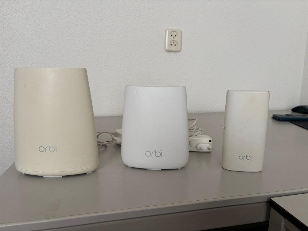 Netgear router + 2 satellieten Tri band wifi, Ophalen, Gebruikt, Router, NETGEAR Orbi